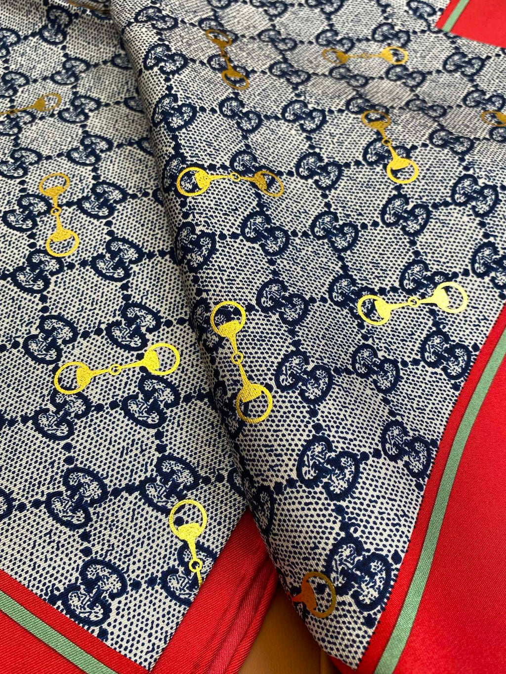GUCCI 25S SCARF 90 IN SILK 718515