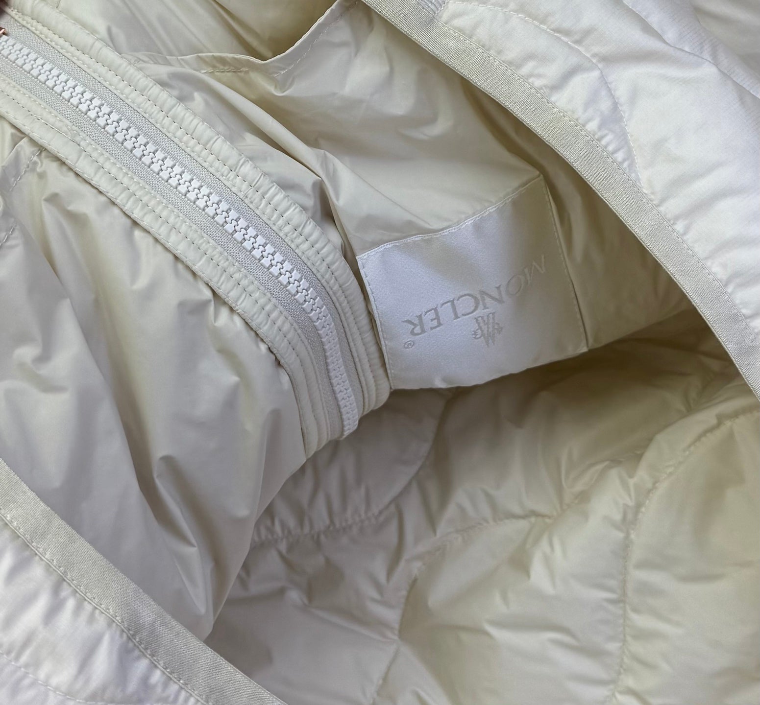 MONCLER 25S DOWN JACKET 438