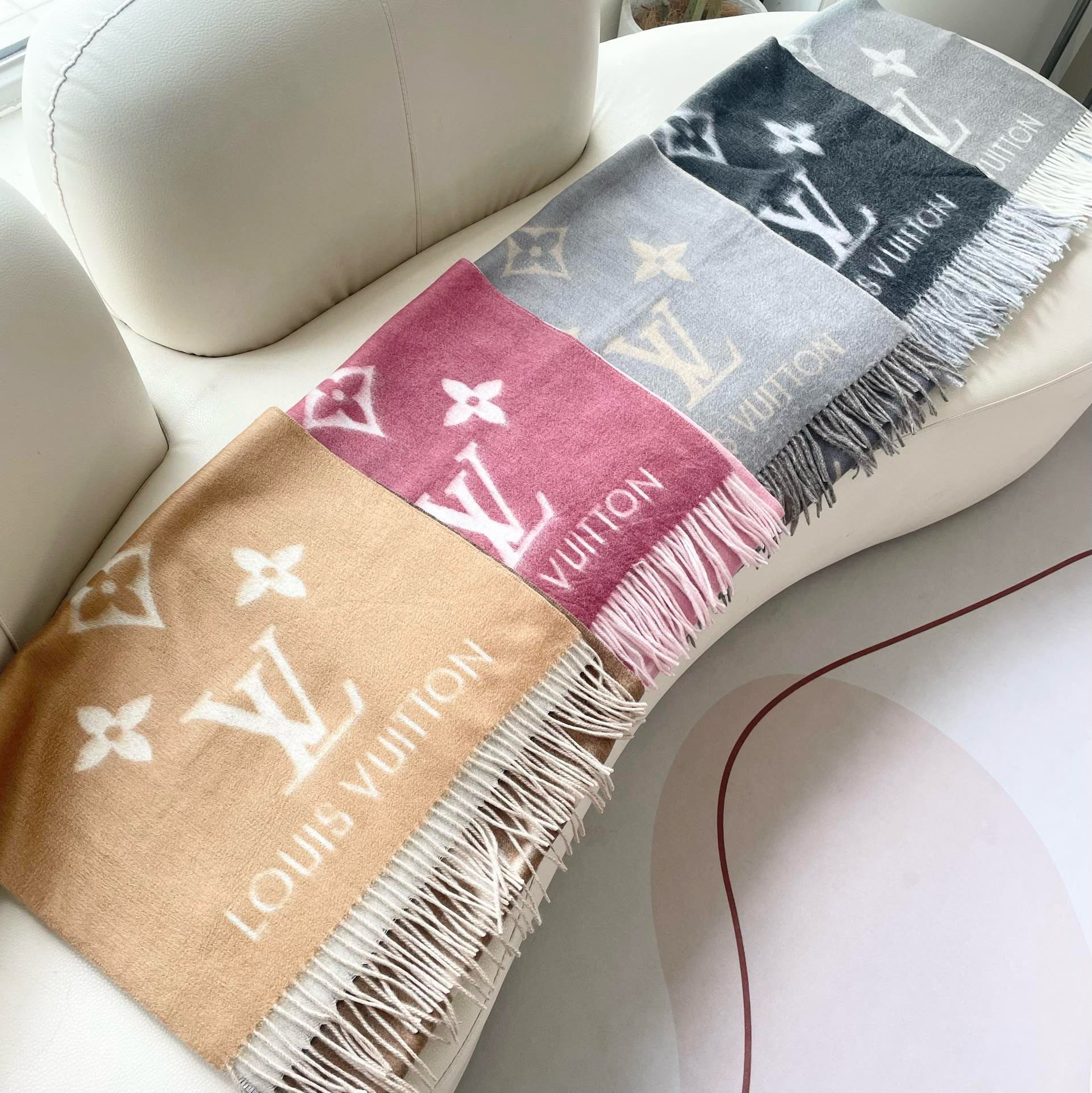 LOUIS VUITTON REYKJAVIK GRADIENT SCARF 220 CM IN DOVE GRAY MIX CAMEL BROWN CASHMERE 399737