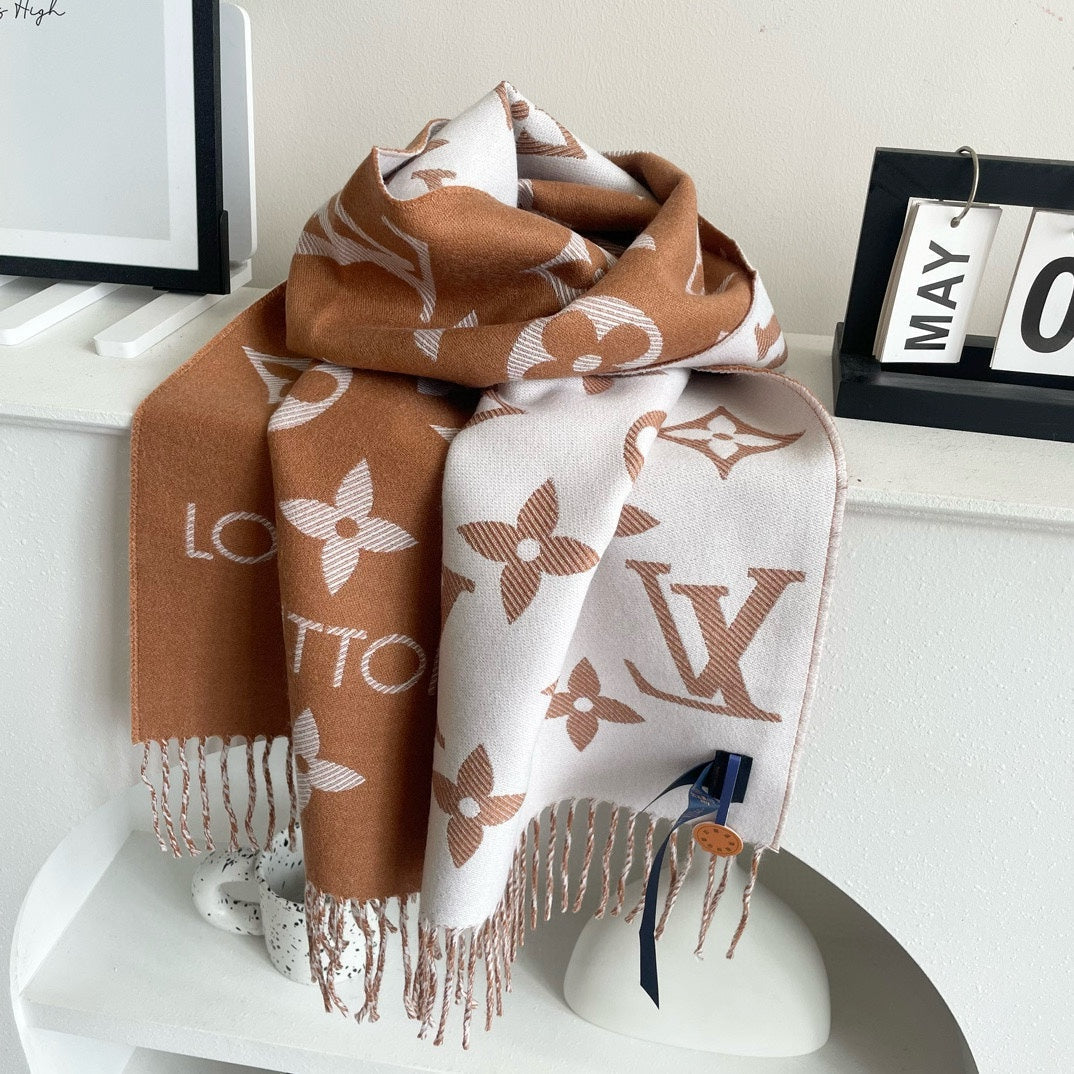 LOUIS VUITTON ESSENTIAL SCARF 186 CM IN COPPER BROWN WOOL 399777