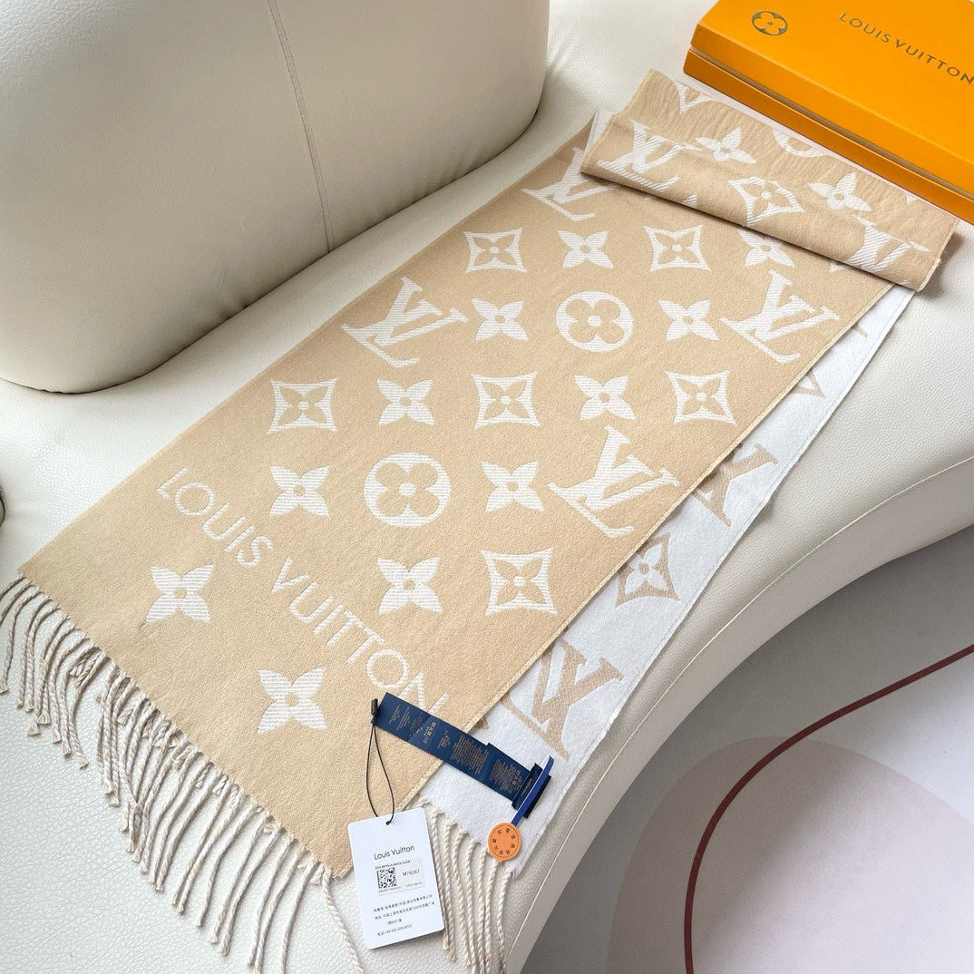 LOUIS VUITTON ESSENTIAL SCARF 186 CM IN CAMEL BEIGE WOOL 399775