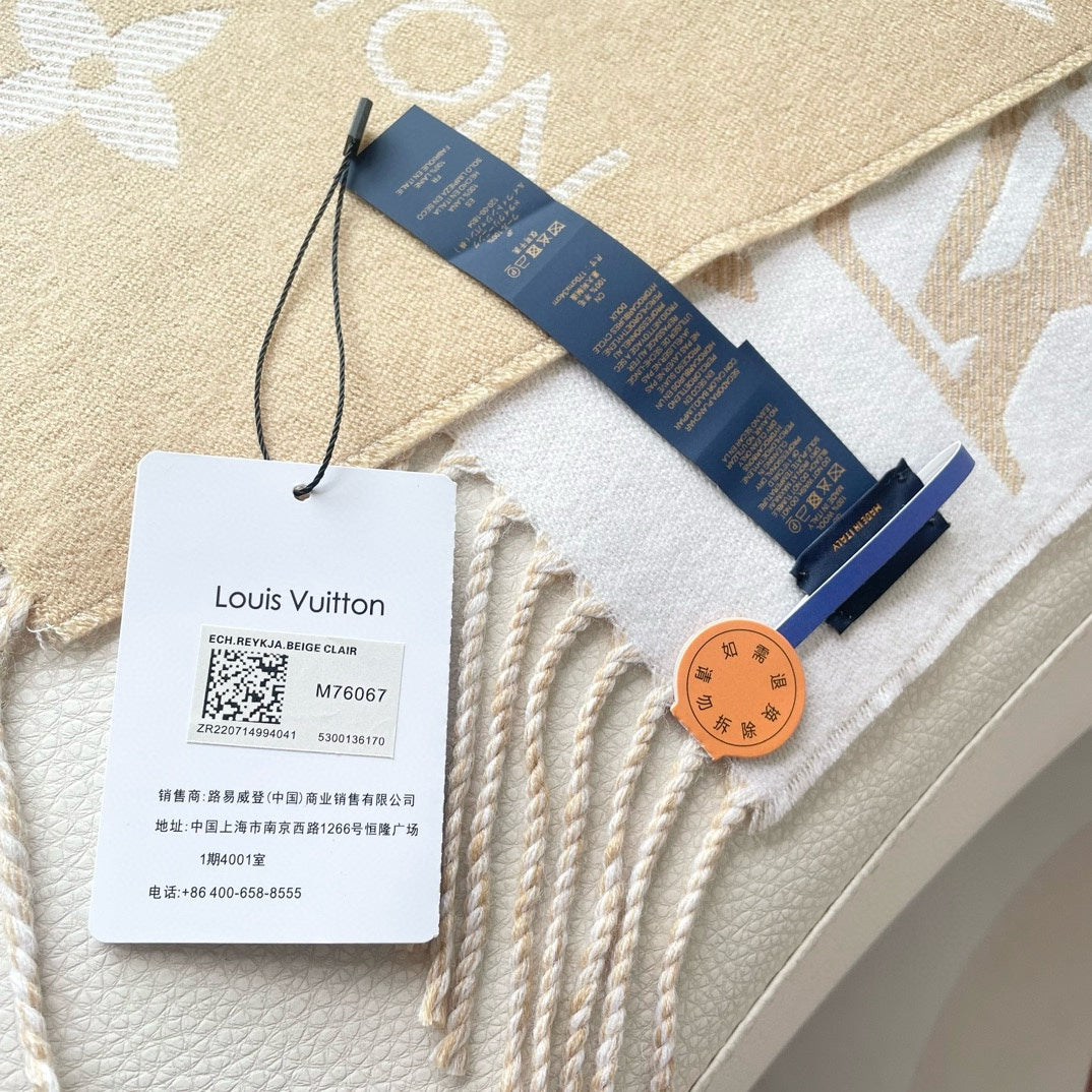 LOUIS VUITTON ESSENTIAL SCARF 186 CM IN CAMEL BEIGE WOOL 399775