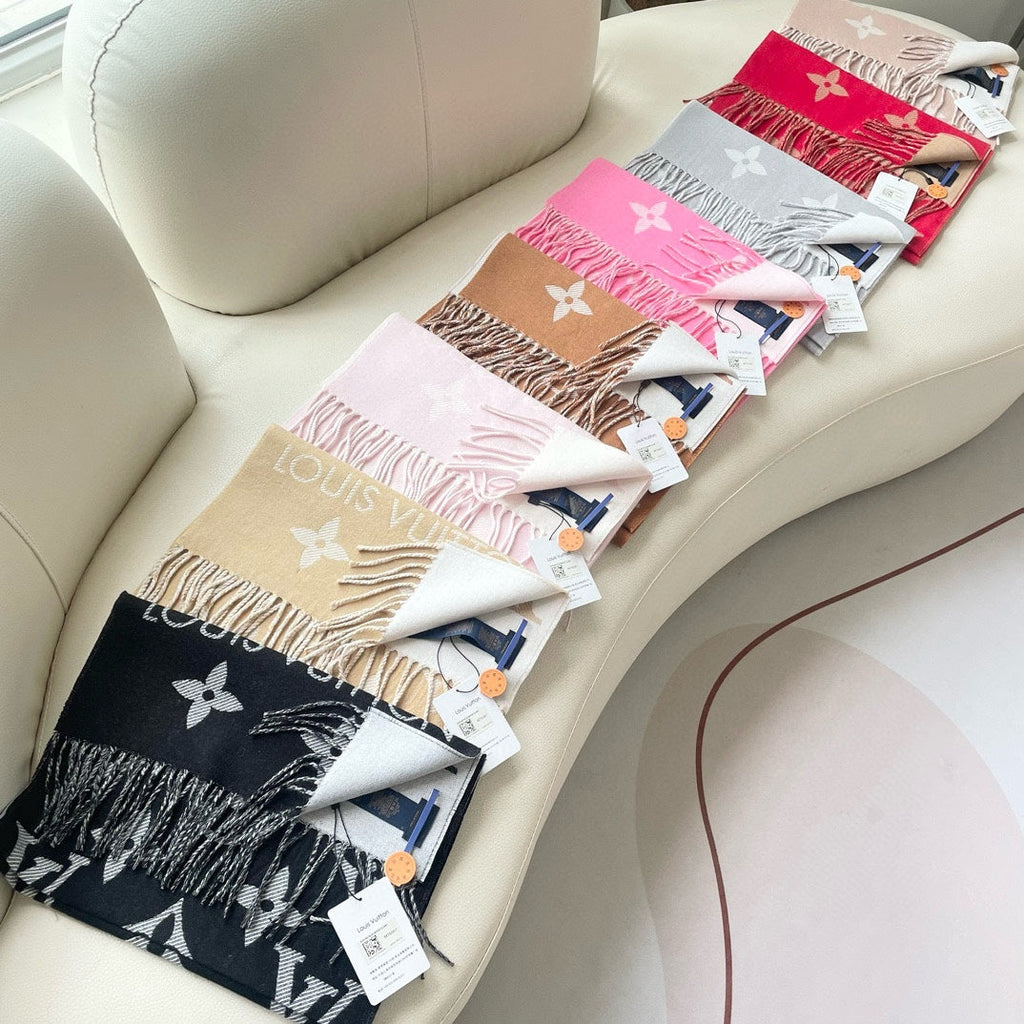 LOUIS VUITTON ESSENTIAL SCARF 186 CM IN CAMEL BEIGE WOOL 399775