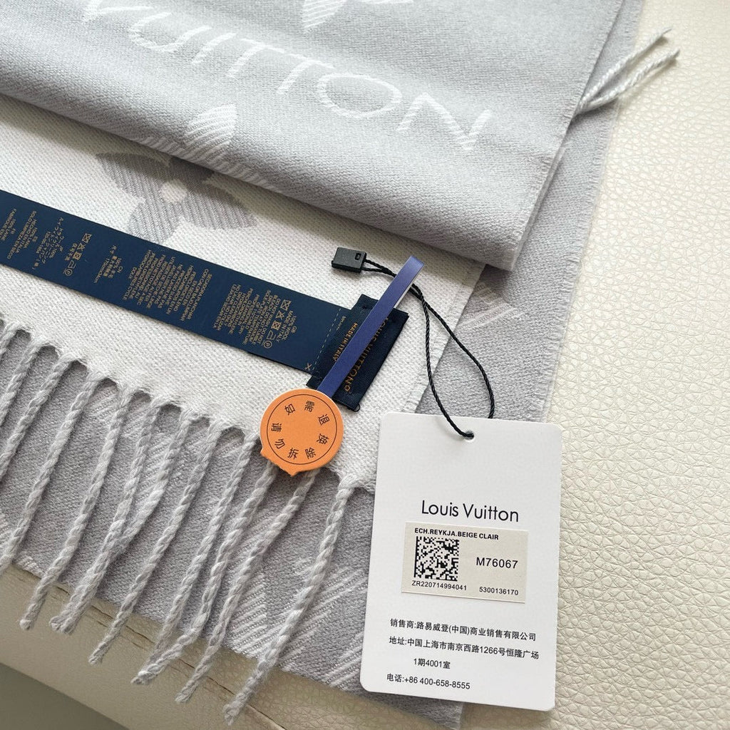 LOUIS VUITTON ESSENTIAL SCARF 186 CM IN LIGHT GRAY WOOL 399774