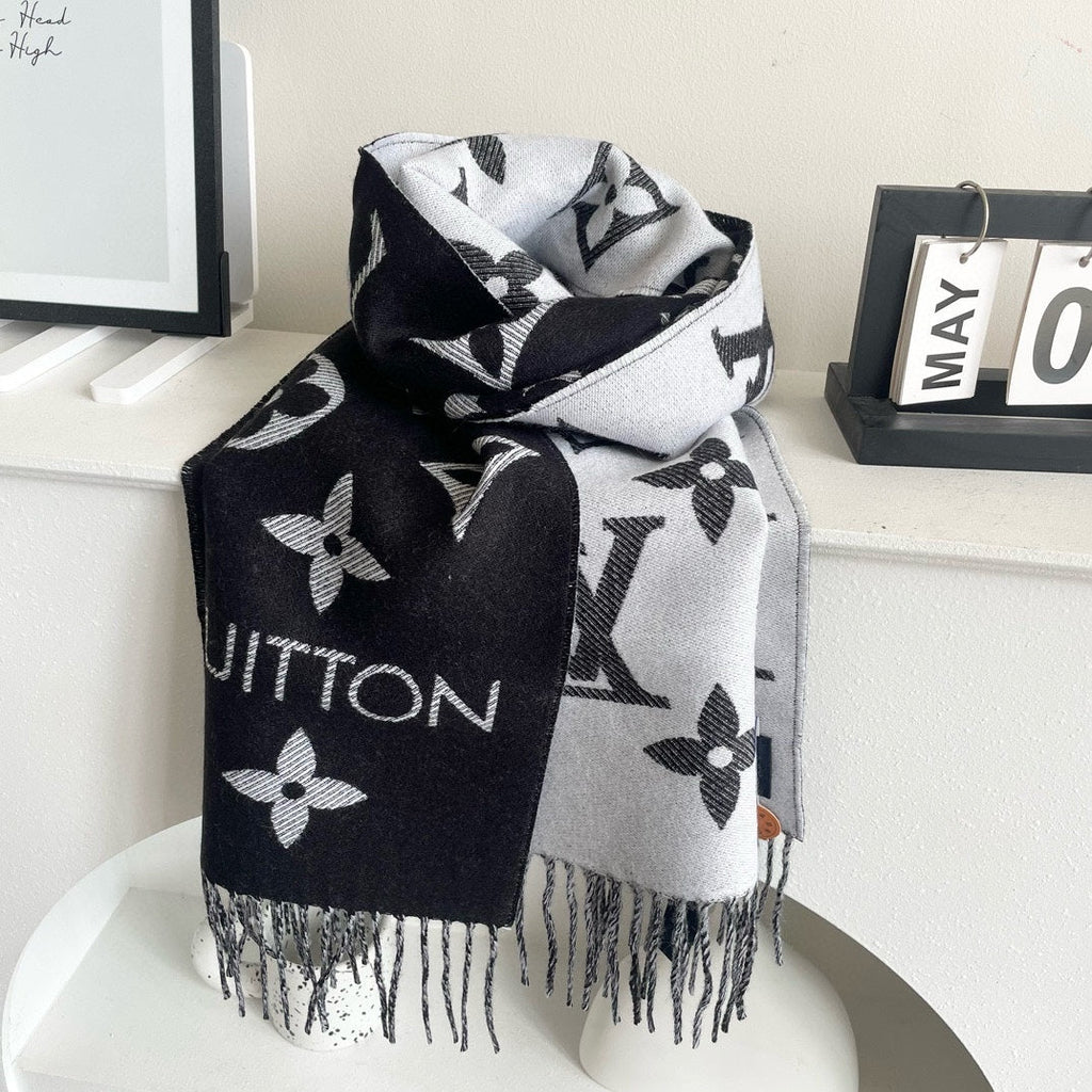 LOUIS VUITTON ESSENTIAL SCARF 186 CM IN BLACK WOOL 399773