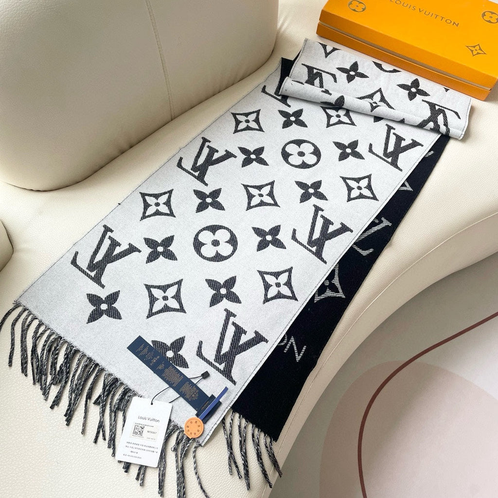 LOUIS VUITTON ESSENTIAL SCARF 186 CM IN BLACK WOOL 399773