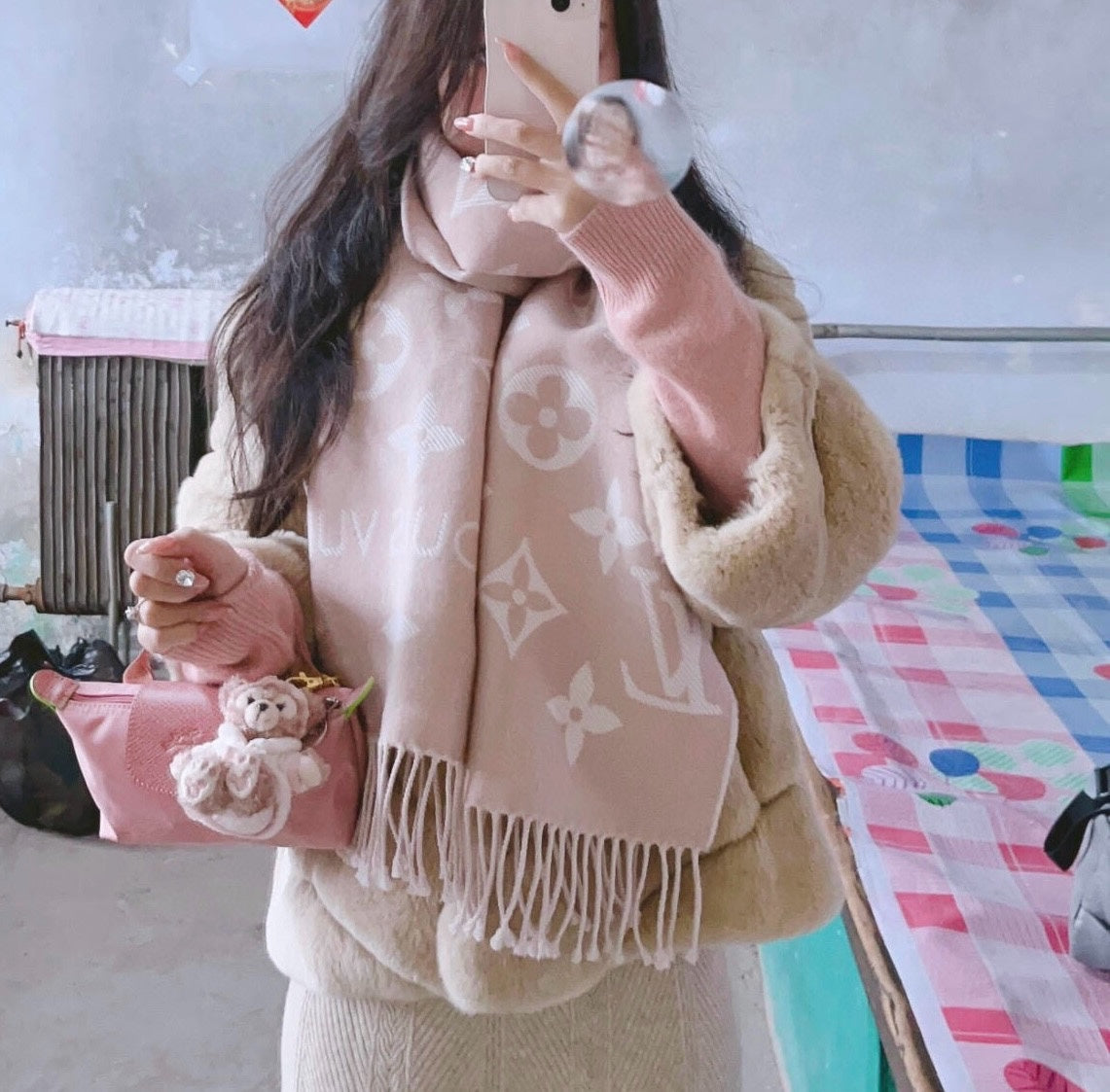 LOUIS VUITTON ESSENTIAL SCARF 186 CM IN BEIGE PINK WOOL 399779