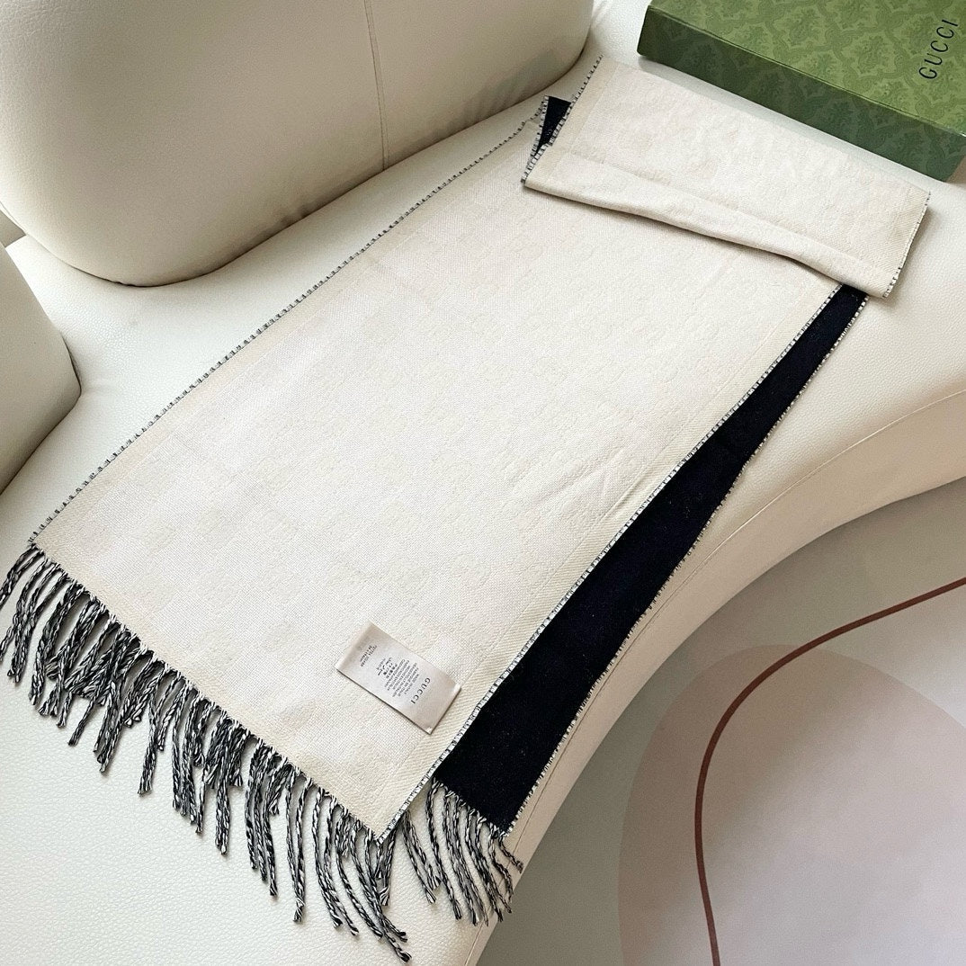 GUCCI SCARF 195 CM IN BLACK AND WHITE CASHMERE 401402