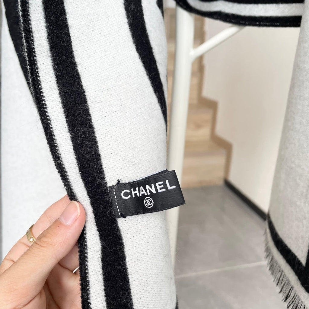 CHANEL SCARF 195 CM IN BLACK MIX WHITE CASHMERE AND WOOL 402234