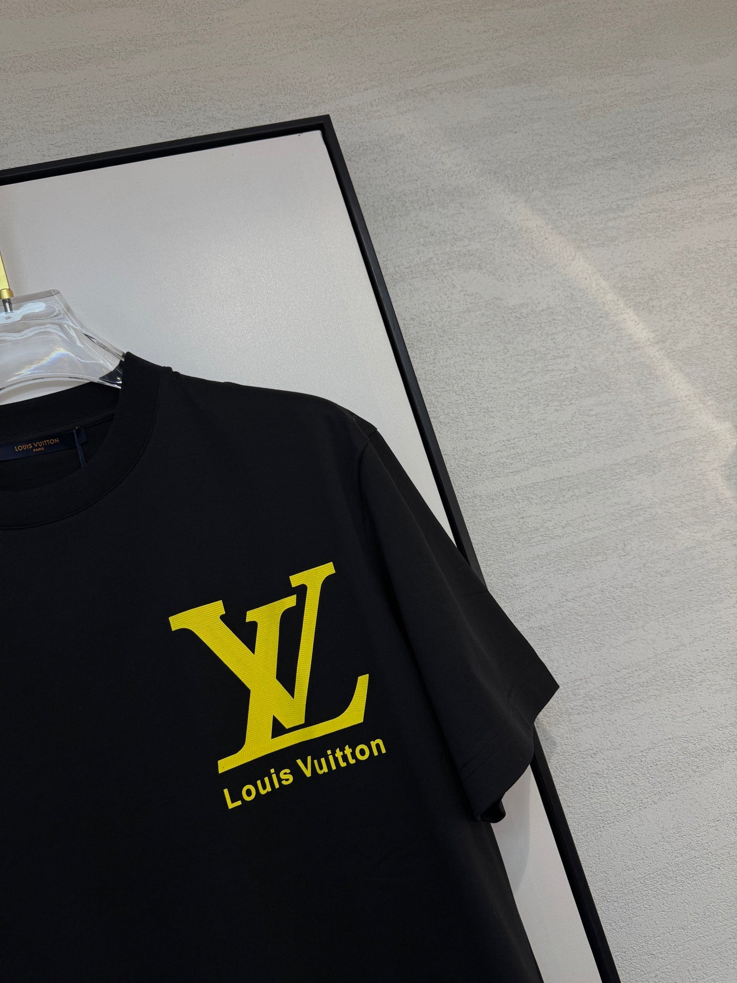 LOUIS VUITTON LV BLACK COTTON T-SHIRT YELLOW LOGO 238915