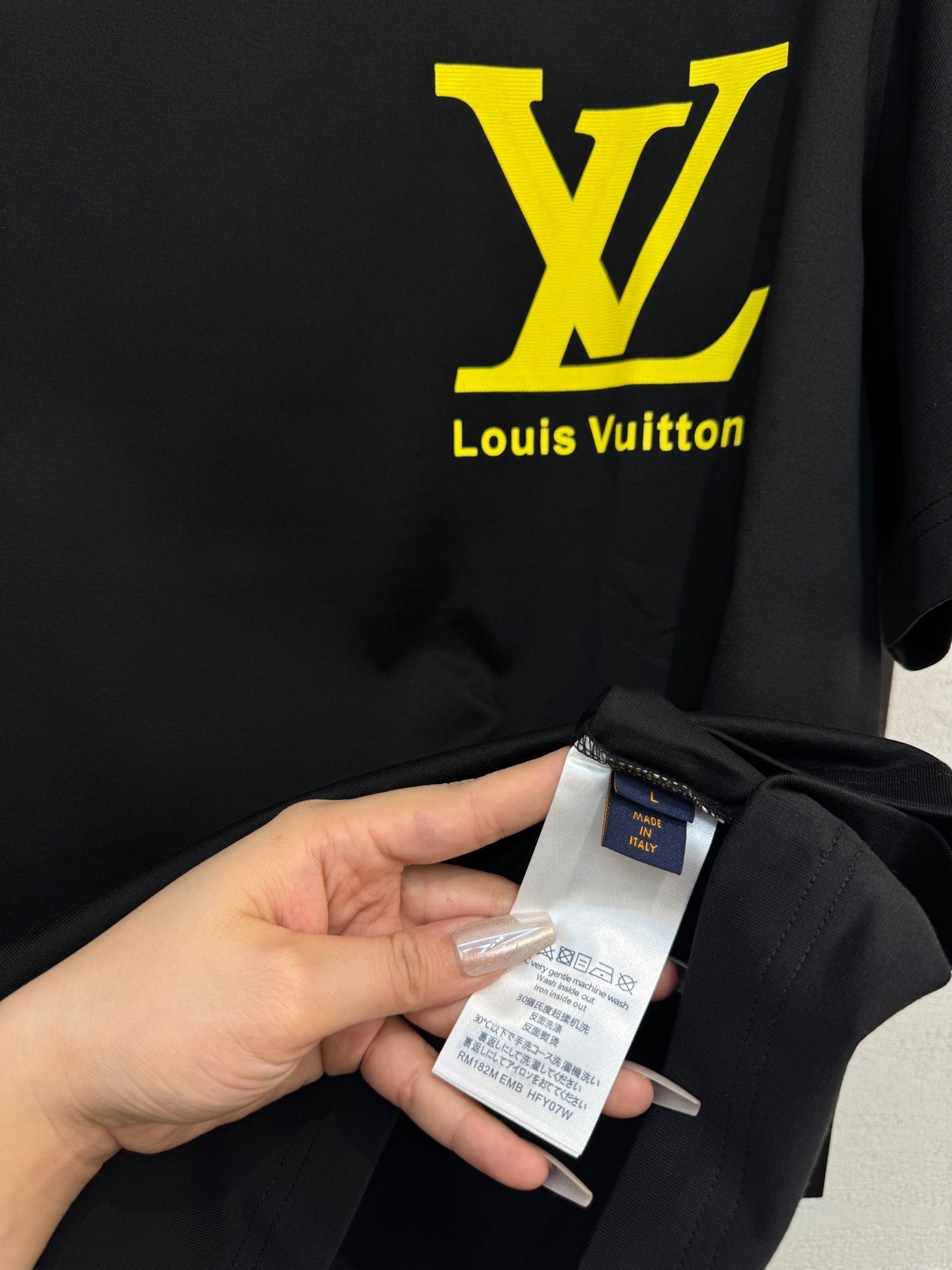 LOUIS VUITTON LV BLACK COTTON T-SHIRT YELLOW LOGO 238915