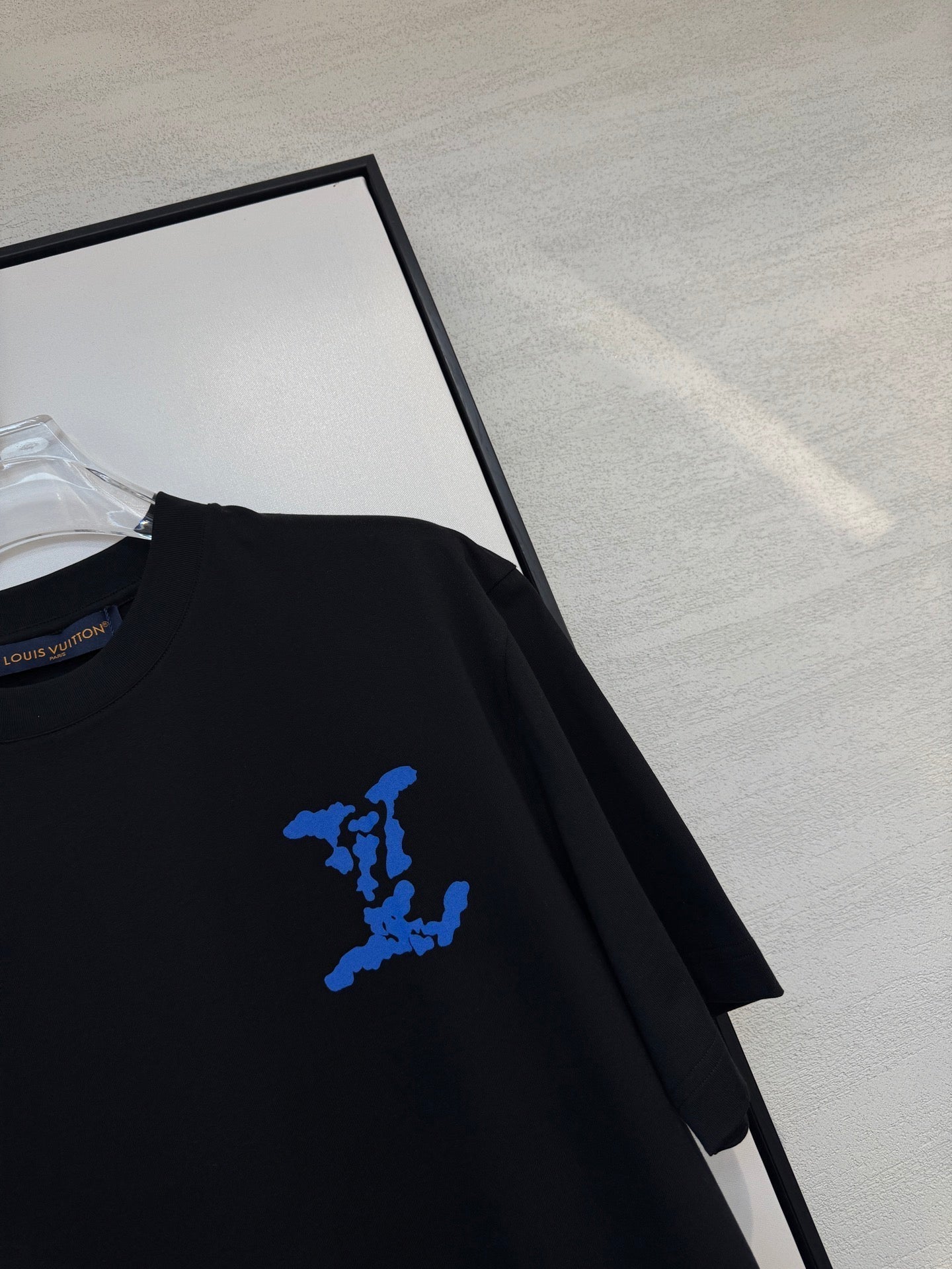 LOUIS VUITTON LV BLACK COTTON T-SHIRT BLUE STYLIZED LOGO 238916