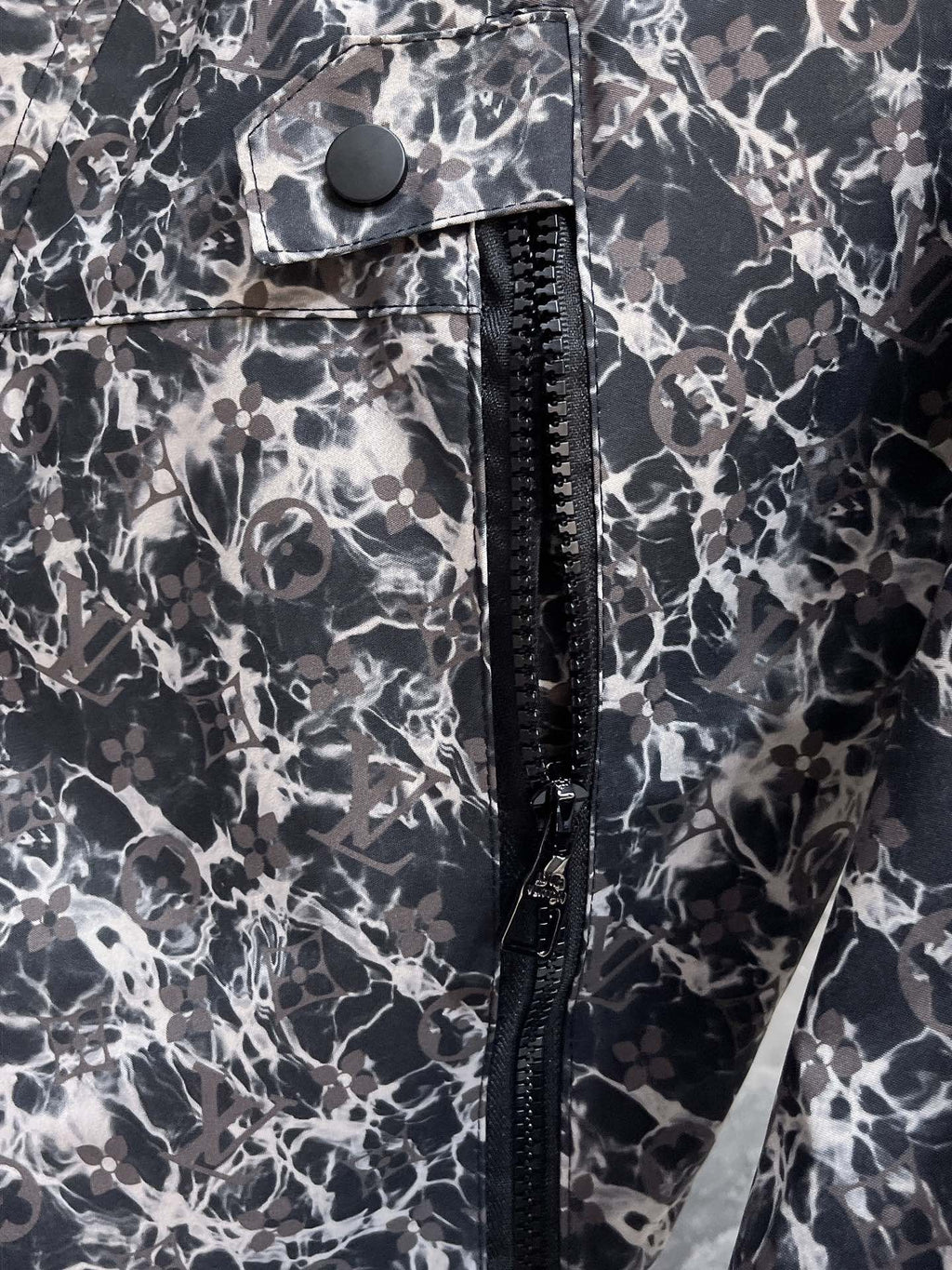 LOUIS VUITTON LV BLACK MIX WHITE MONOGRAM JACKET 239557