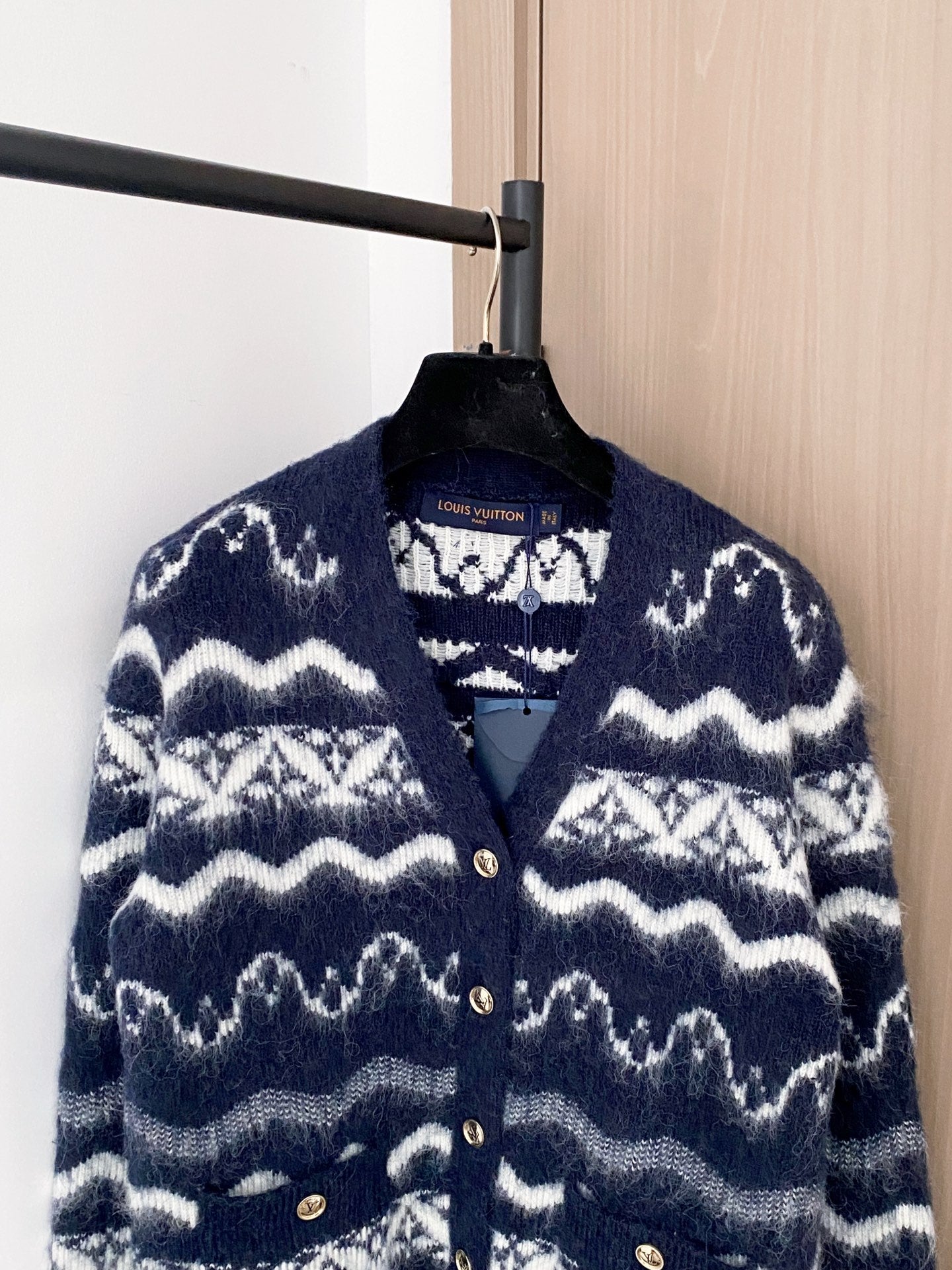 LOUIS VUITTON LV 25S V-NECK CARDIGAN 0057