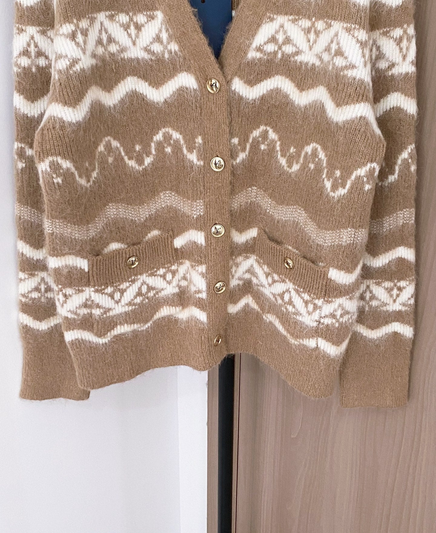 LOUIS VUITTON LV 25S V-NECK CARDIGAN 99270