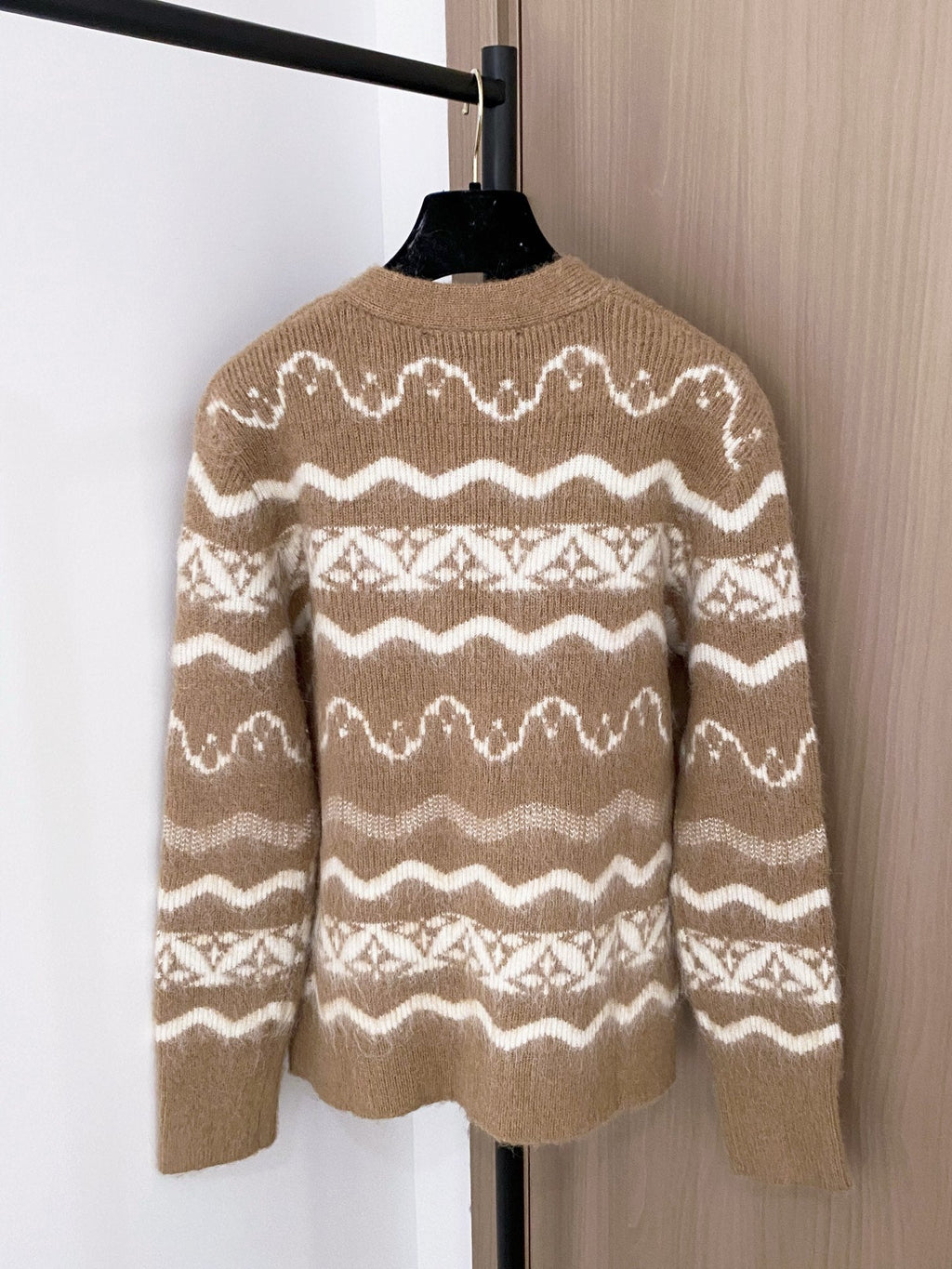 LOUIS VUITTON LV 25S V-NECK CARDIGAN 99270