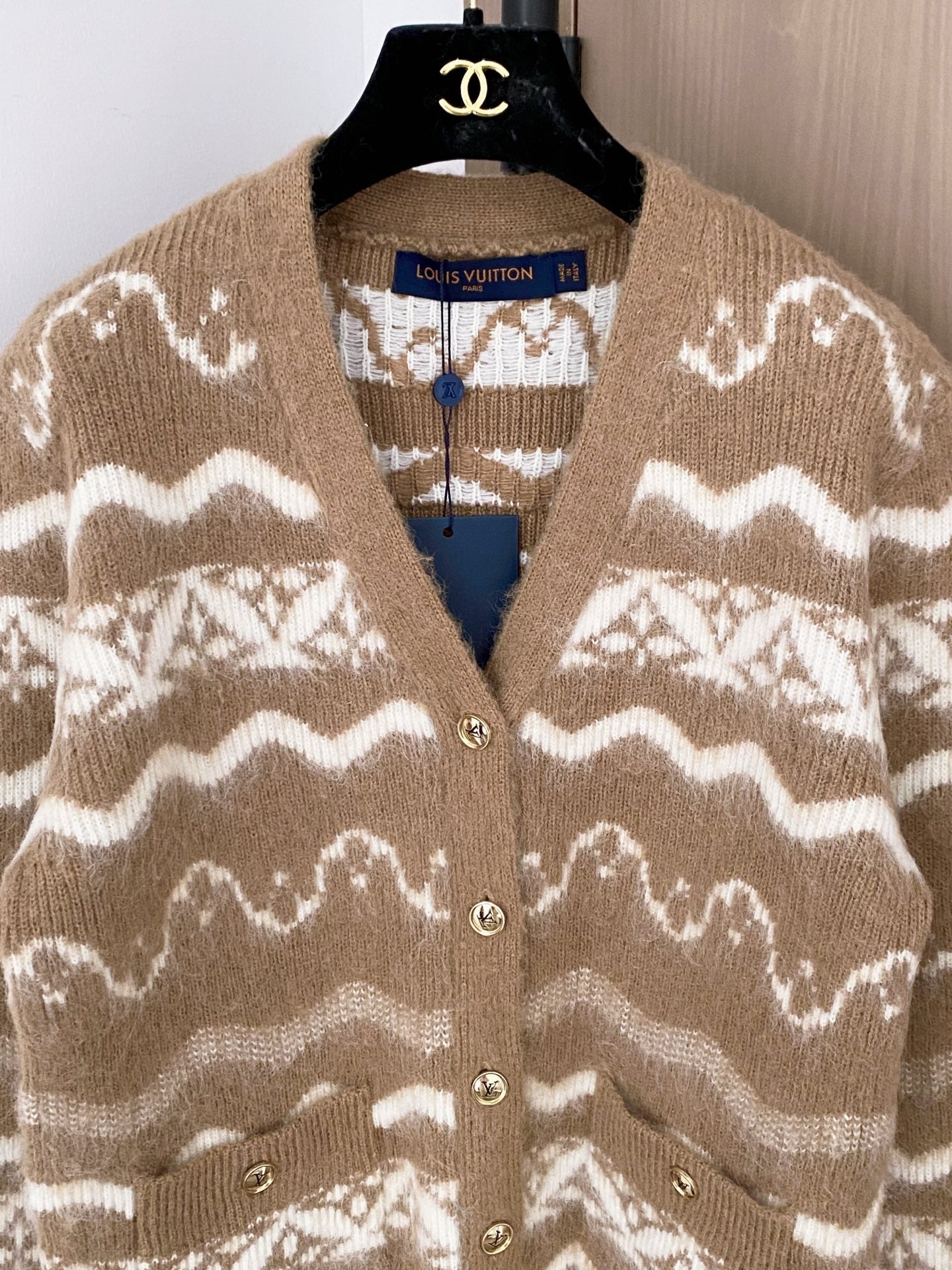 LOUIS VUITTON LV 25S V-NECK CARDIGAN 99270