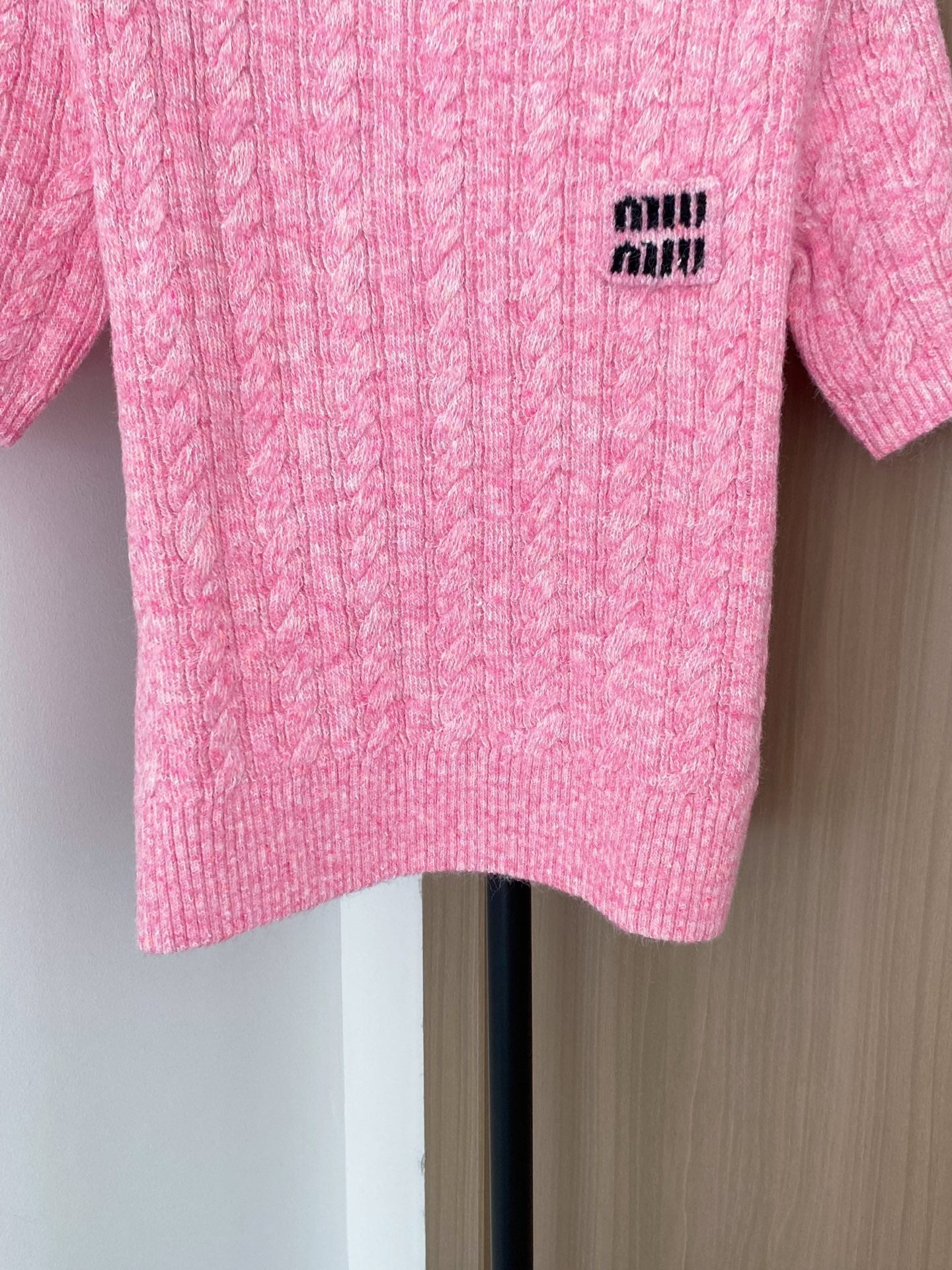 MIUMIU SHORT-SLEEVE SWEATER STYLE 700