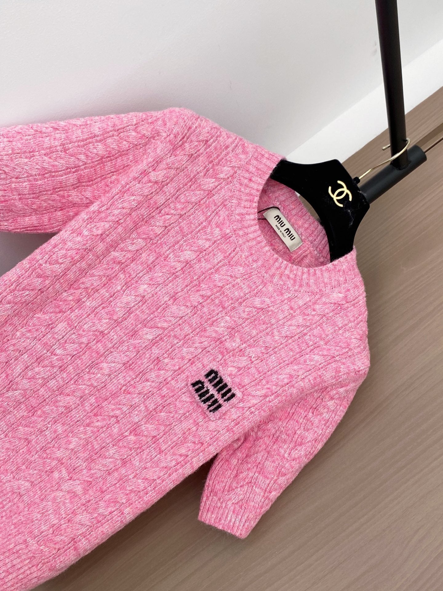 MIUMIU SHORT-SLEEVE SWEATER STYLE 700