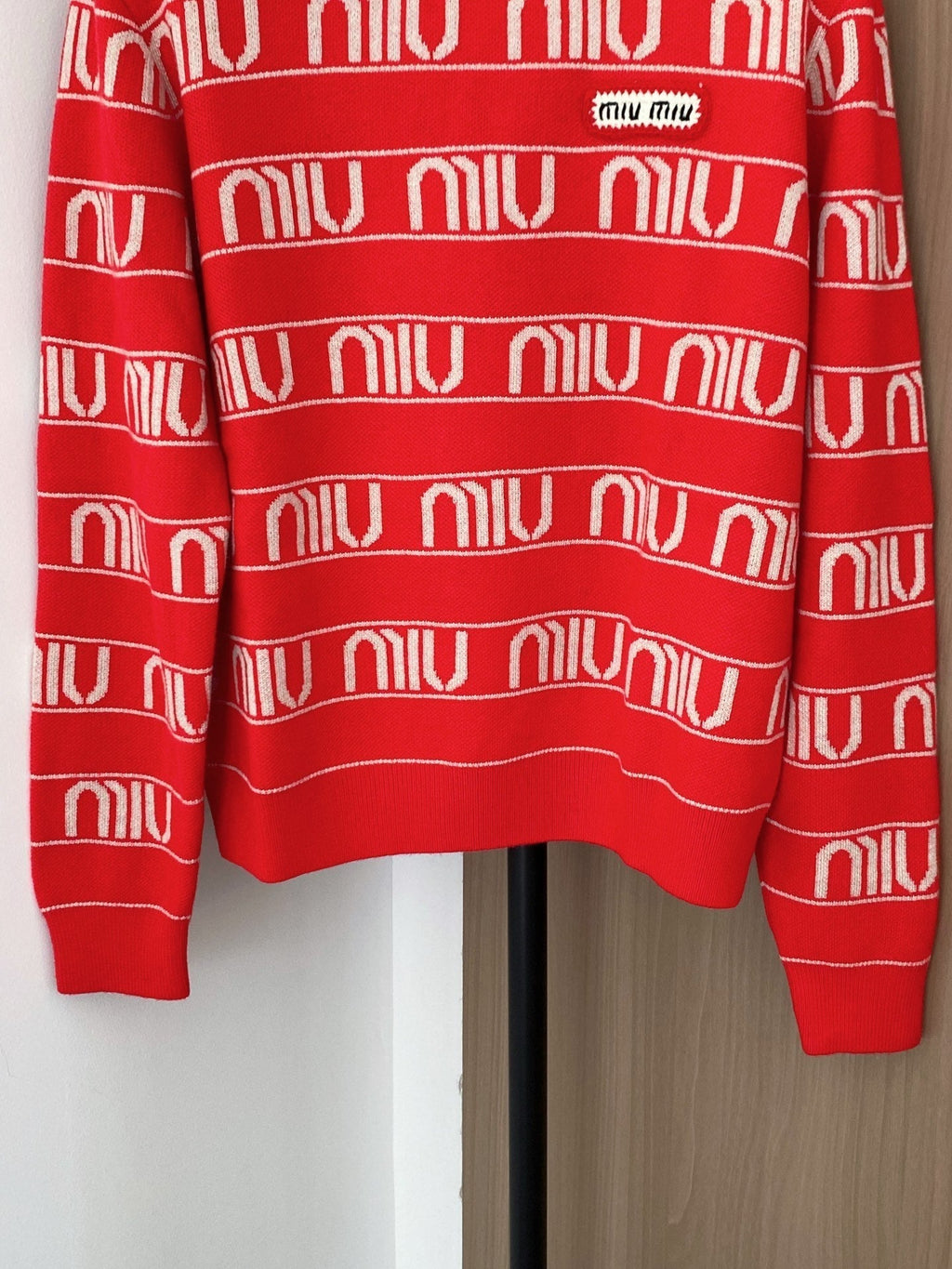 MIUMIU SWEATER STYLE 702
