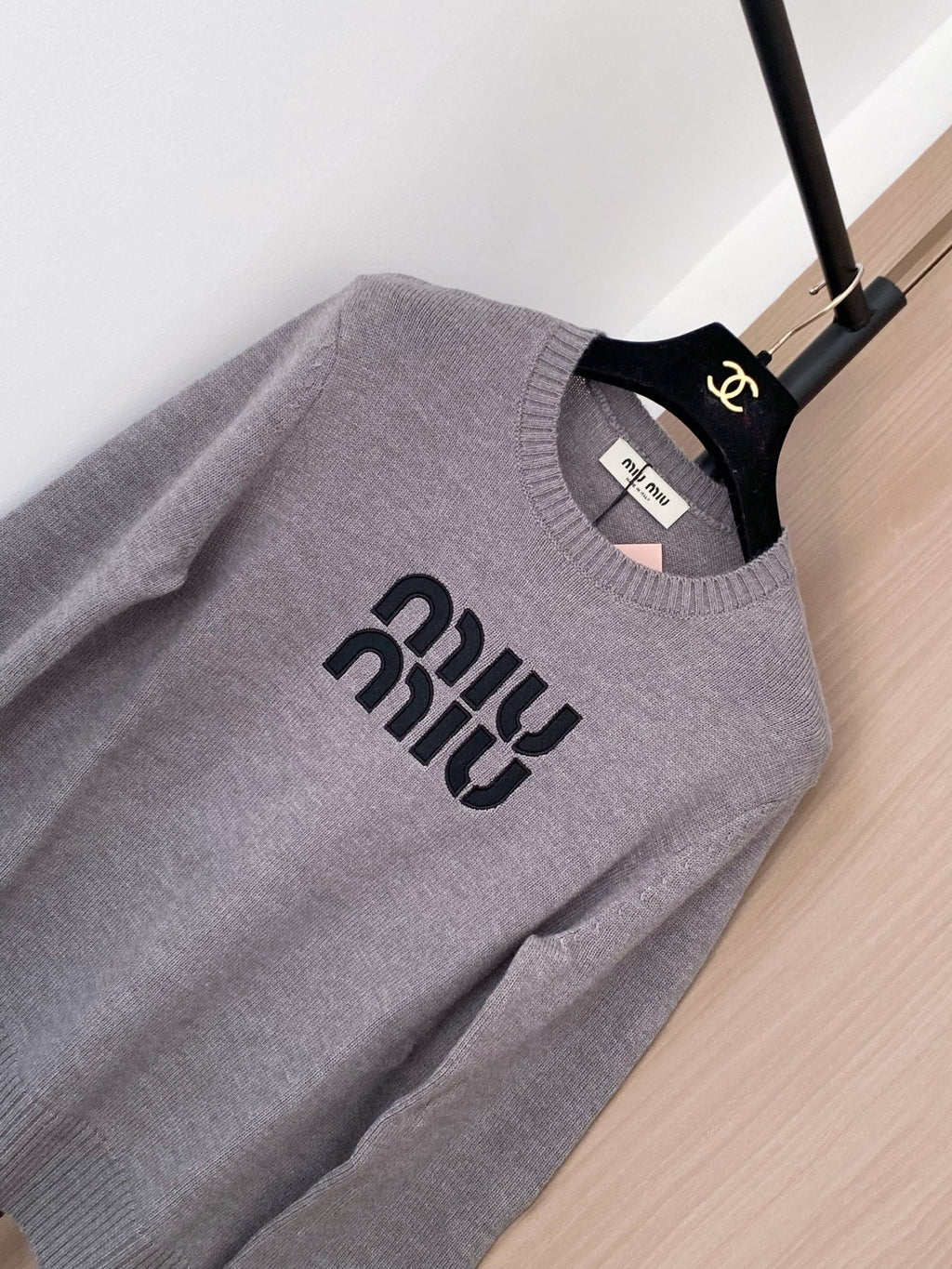 MIUMIU SWEATER STYLE 706