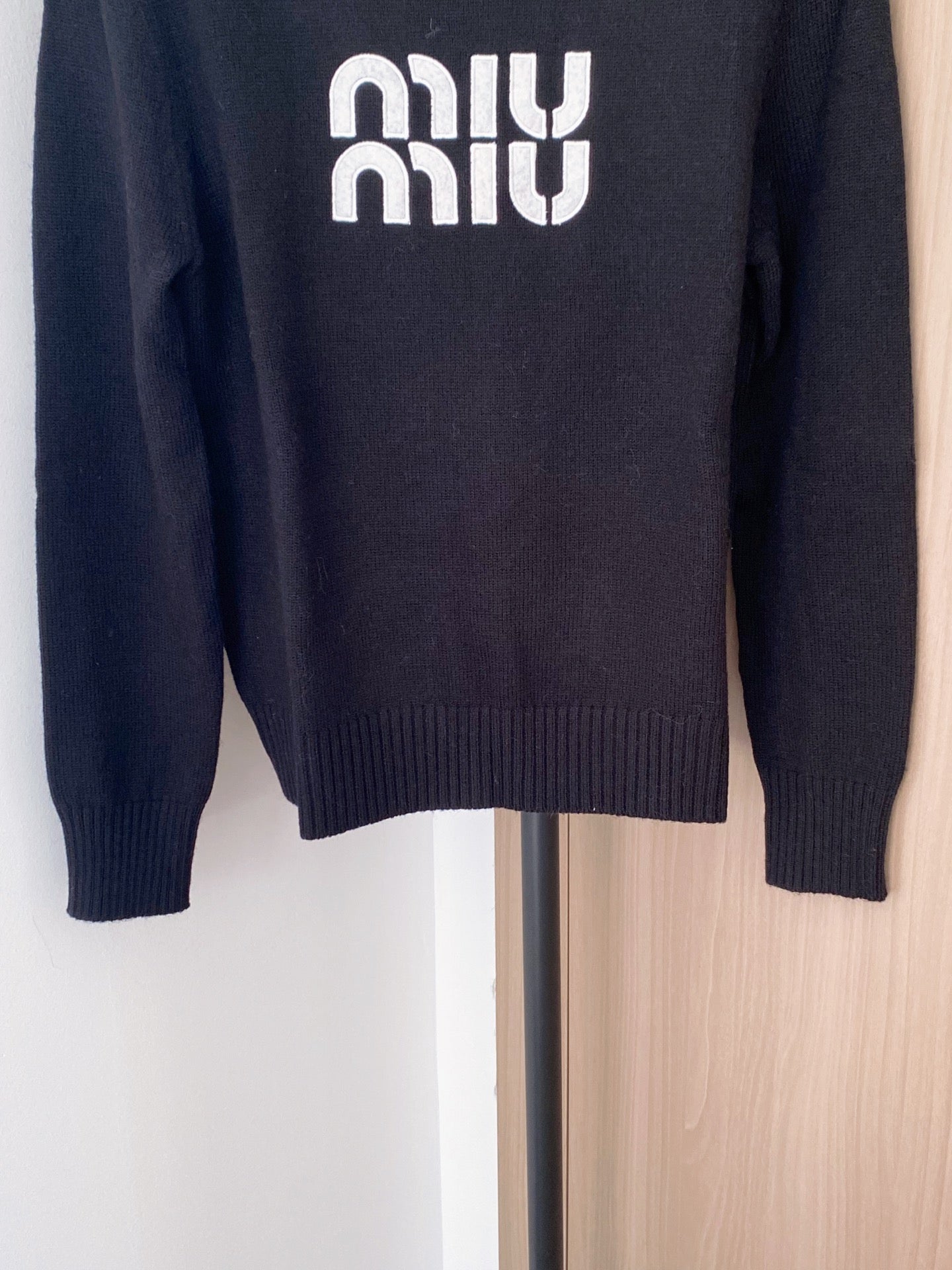 MIUMIU SWEATER STYLE 705