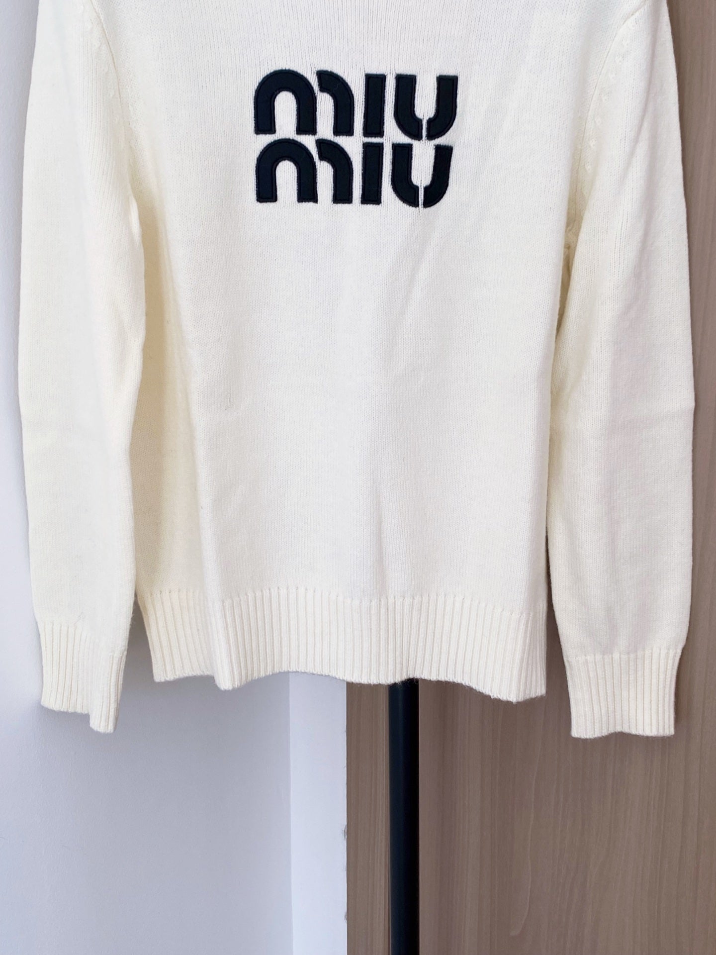 MIUMIU SWEATER STYLE 704