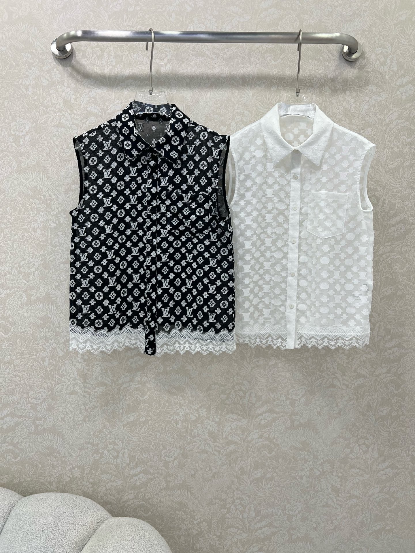LOUIS VUITTON LV SLEEVELESS TOP WITH SCALLOPED LACE HEM 263195