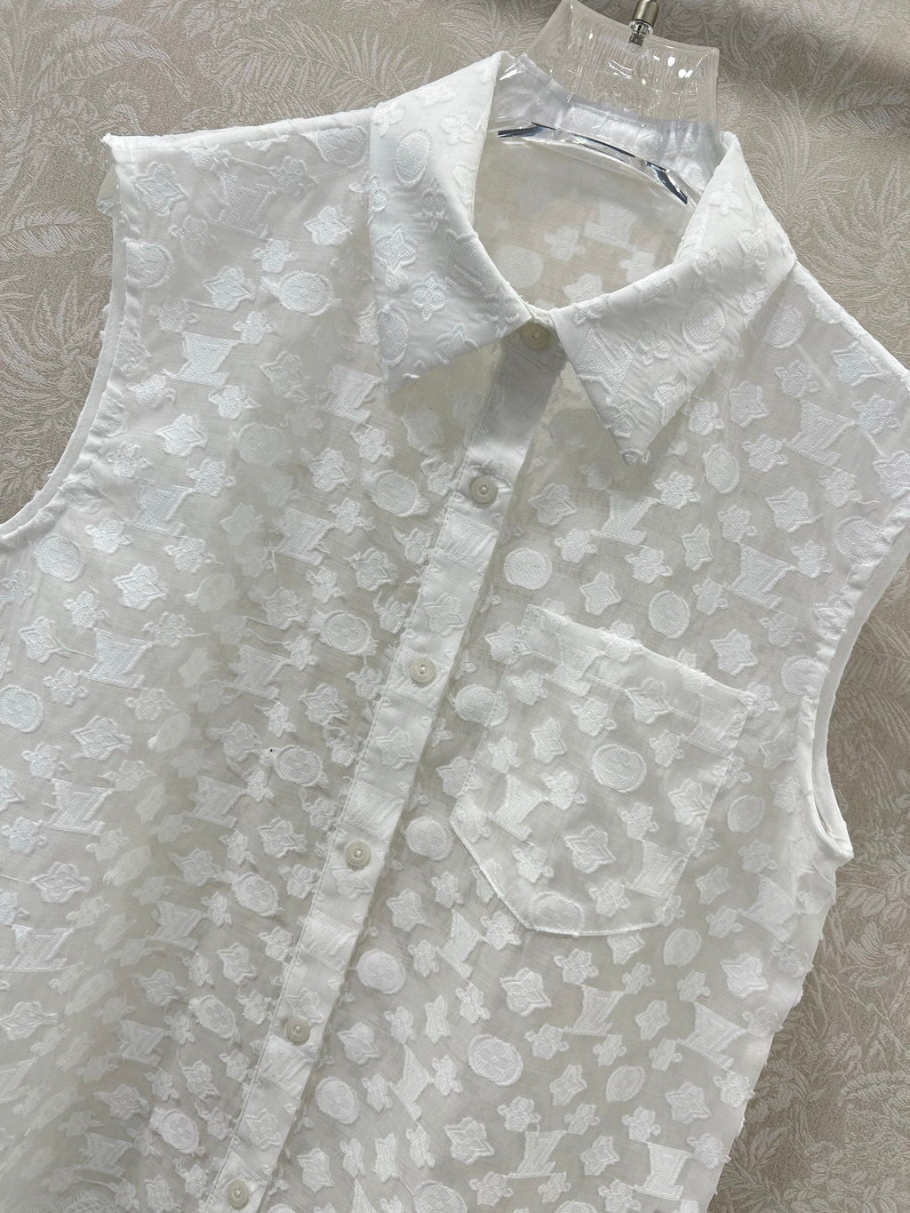 LOUIS VUITTON LV SLEEVELESS TOP WITH SCALLOPED LACE HEM 263195