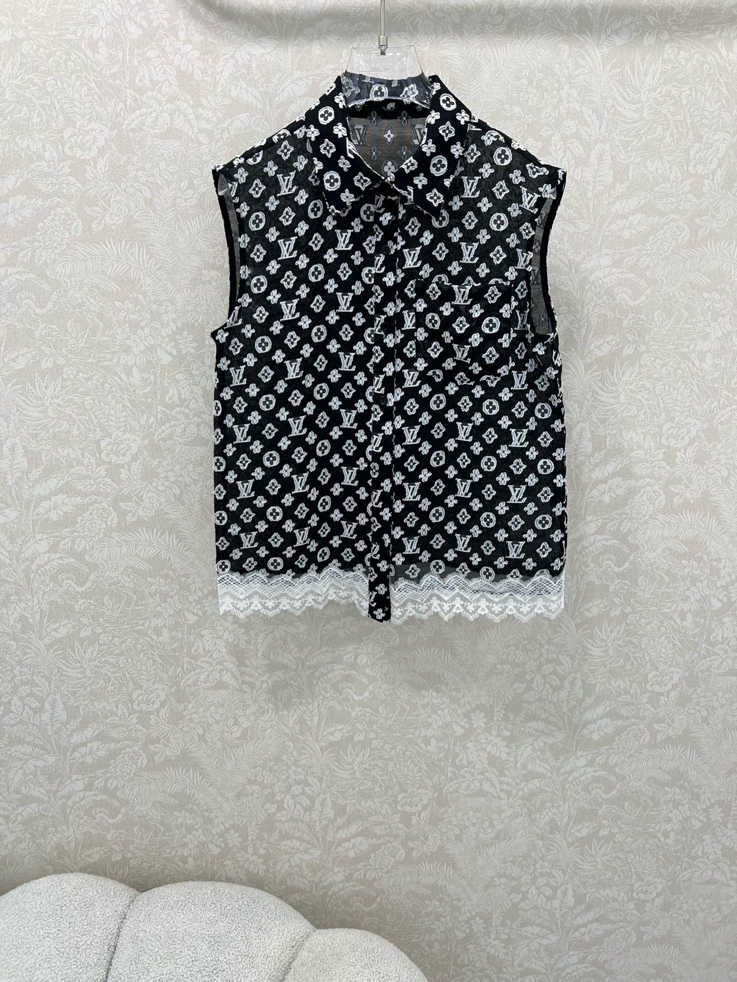 LOUIS VUITTON LV SLEEVELESS TOP WITH SCALLOPED LACE HEM 263195