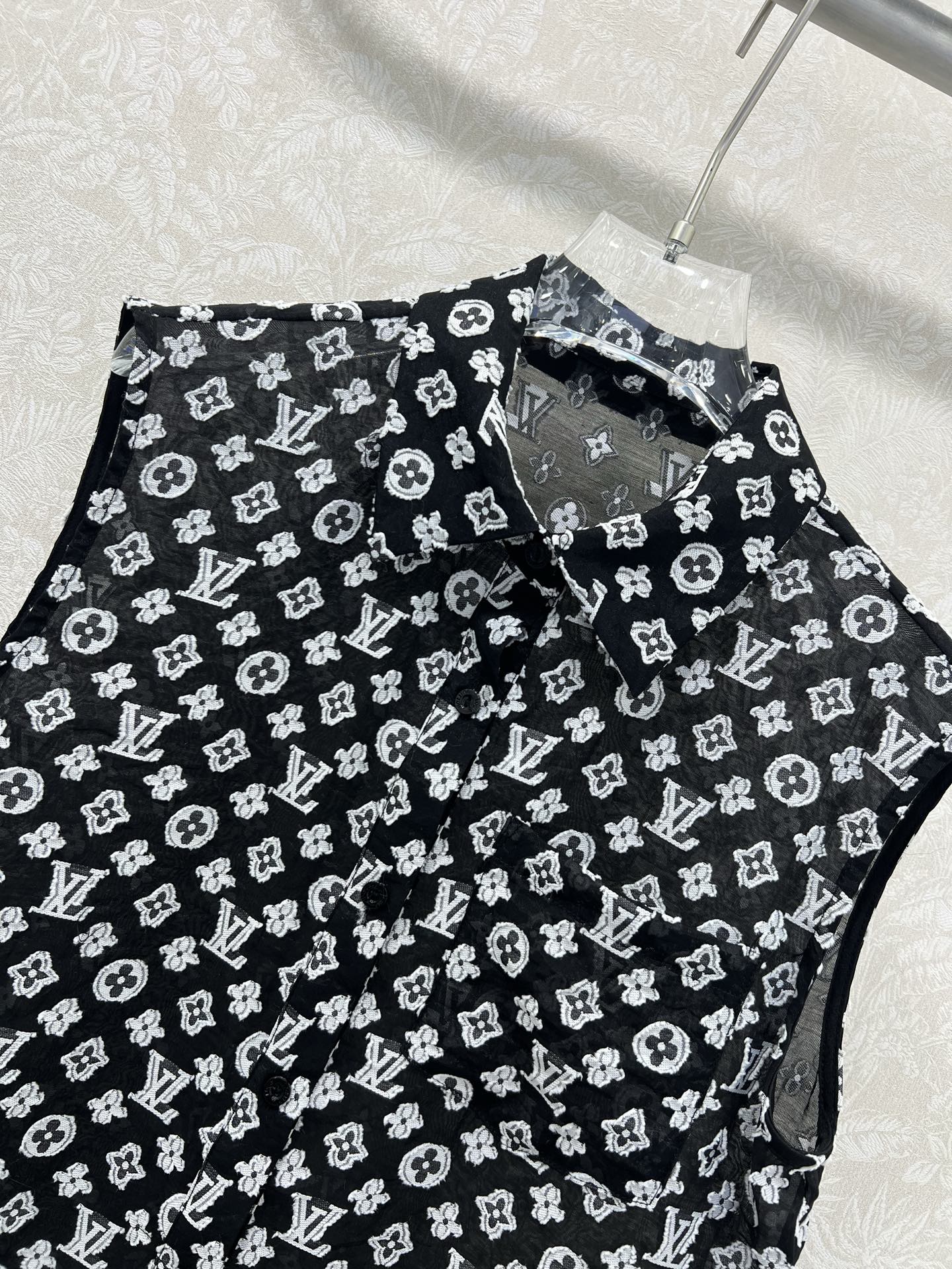 LOUIS VUITTON LV SLEEVELESS TOP WITH SCALLOPED LACE HEM 263195
