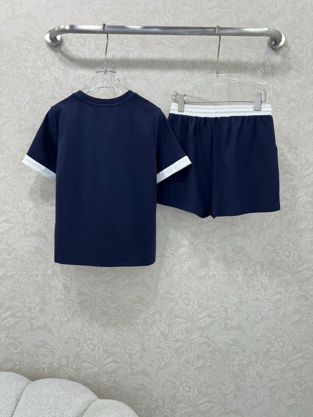 LOEWE SHORT-SLEEVE T-SHIRT AND SHORTS SET 275218
