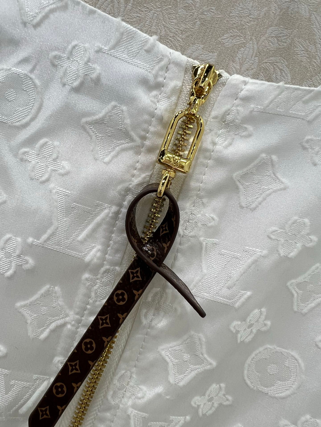 LOUIS VUITTON LV WHITE SLEEVELESS DRESS WITH BELT 269224