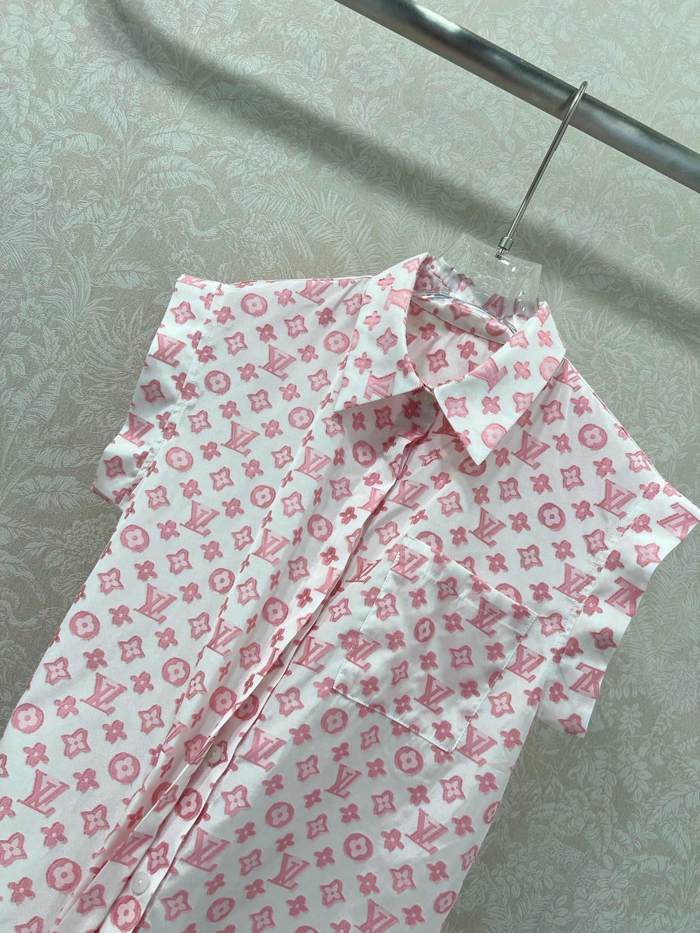 LOUIS VUITTON LV SLEEVELESS LOGO PRINT TOP 269947