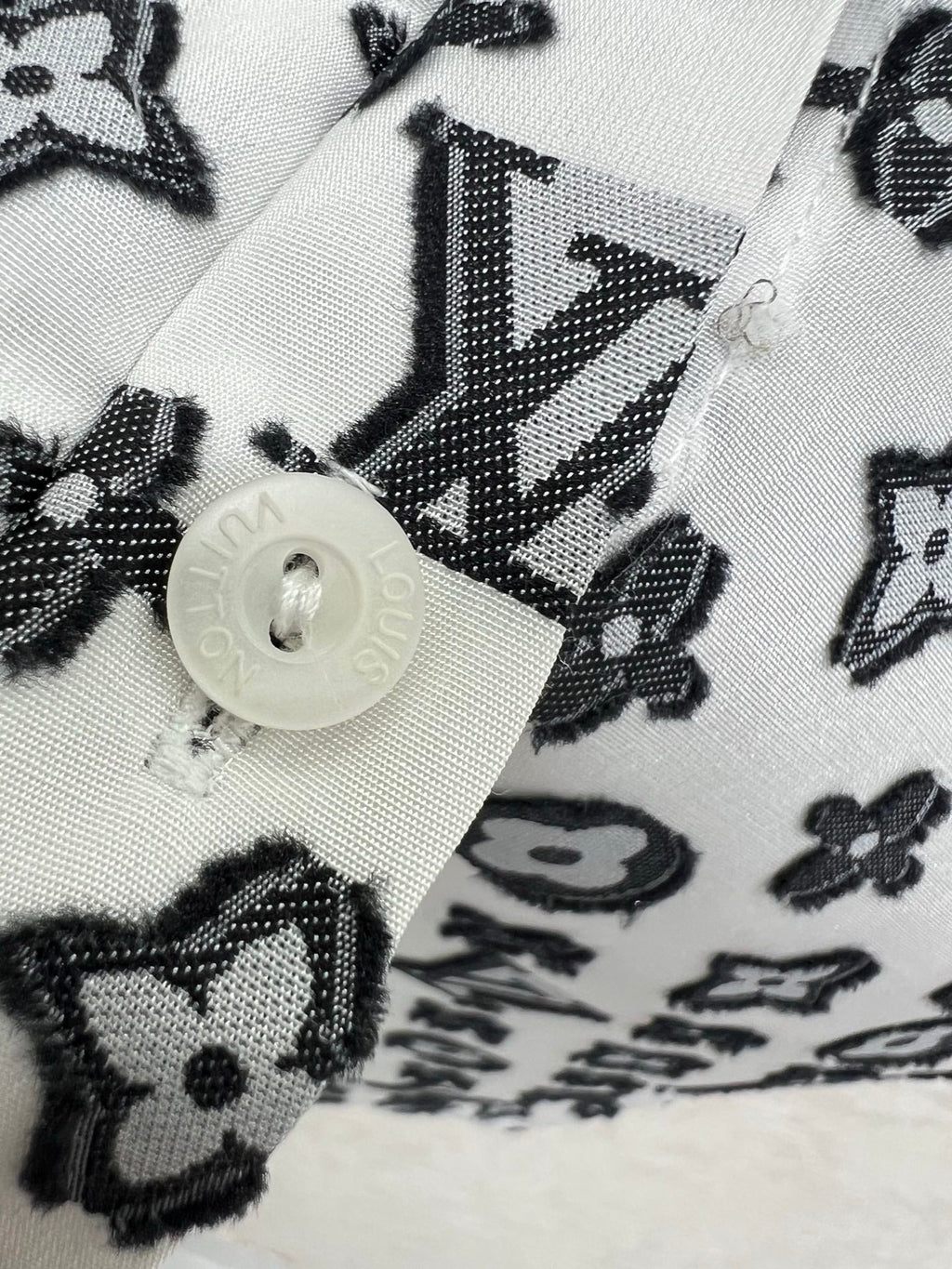 LOUIS VUITTON LV SLEEVELESS LOGO PRINT TOP 269951