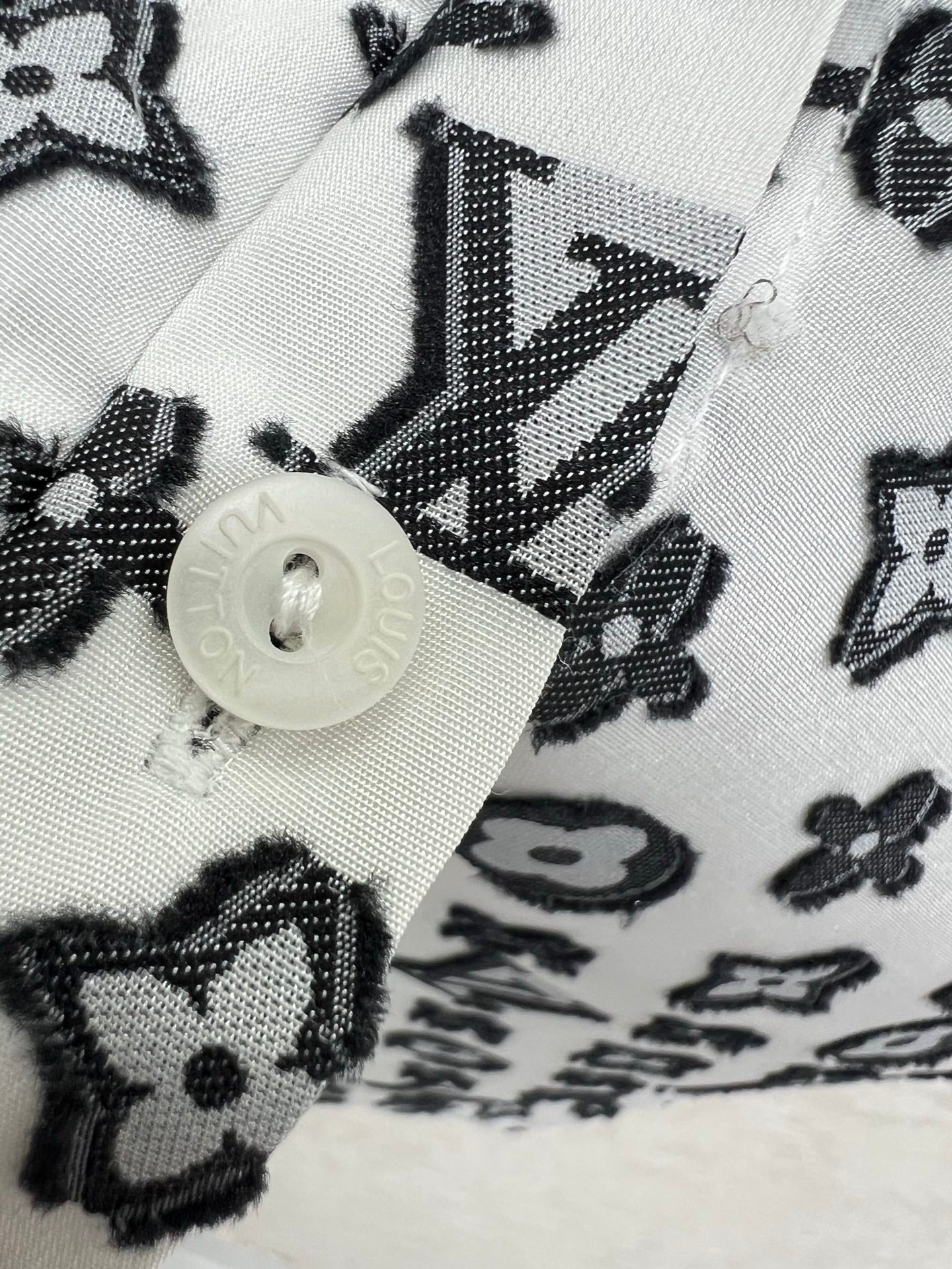 LOUIS VUITTON LV SLEEVELESS LOGO PRINT TOP 269951