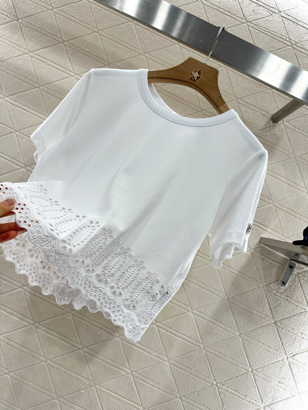 LOUIS VUITTON LV 25S EMBROIDERED CROP TEE IN COTTON 265558