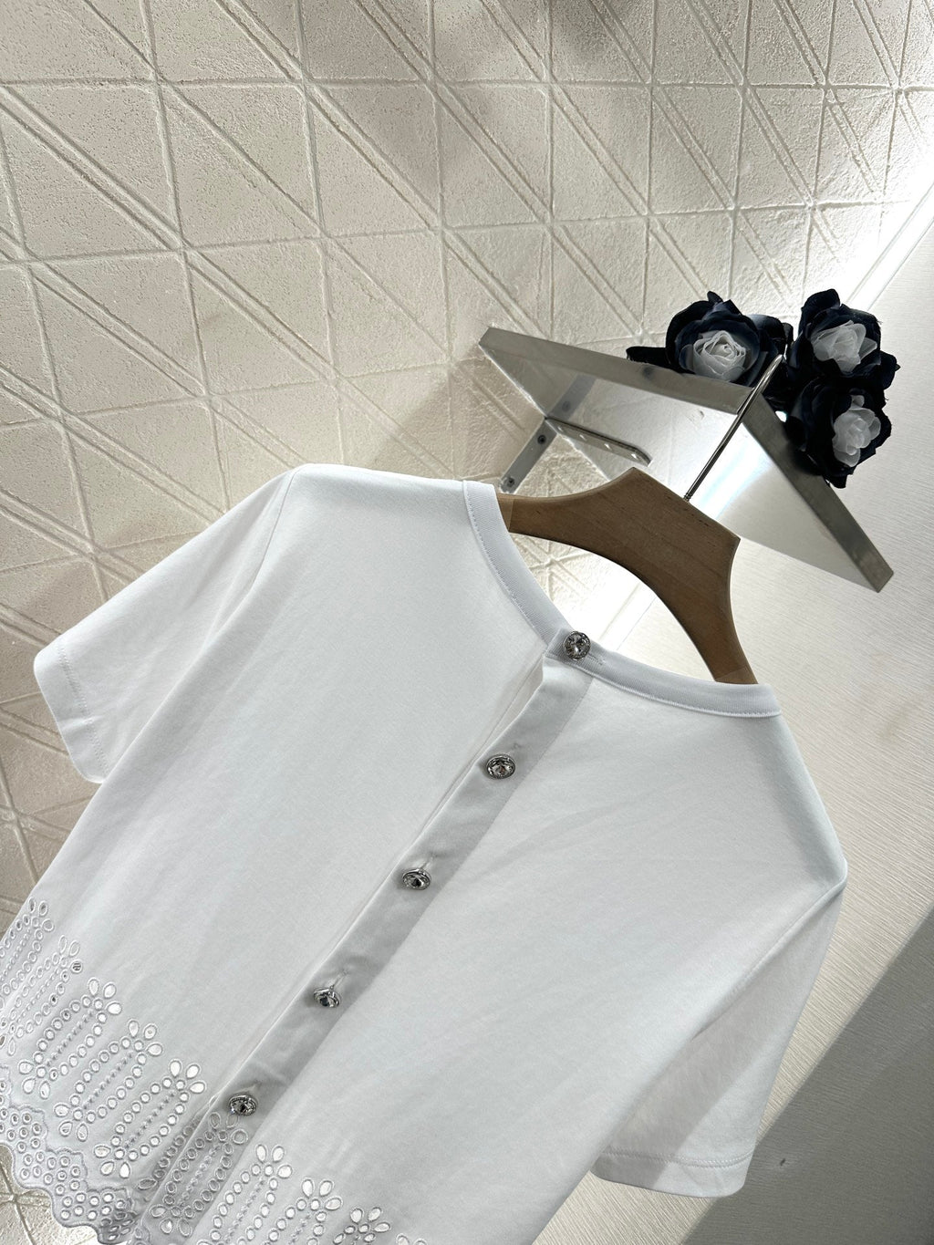 LOUIS VUITTON LV 25S EMBROIDERED CROP TEE IN COTTON 265558