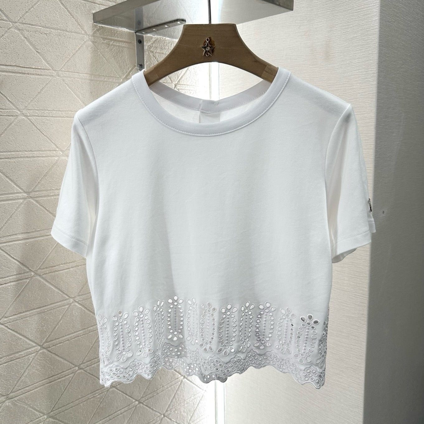 LOUIS VUITTON LV 25S EMBROIDERED CROP TEE IN COTTON 265558