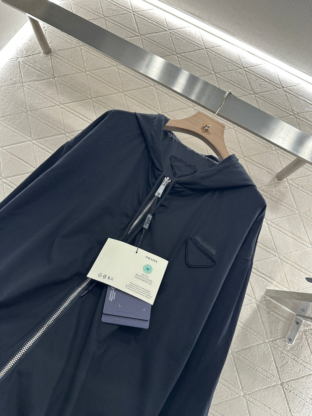 LOUIS VUITTON LV HOODED JACKET 272375