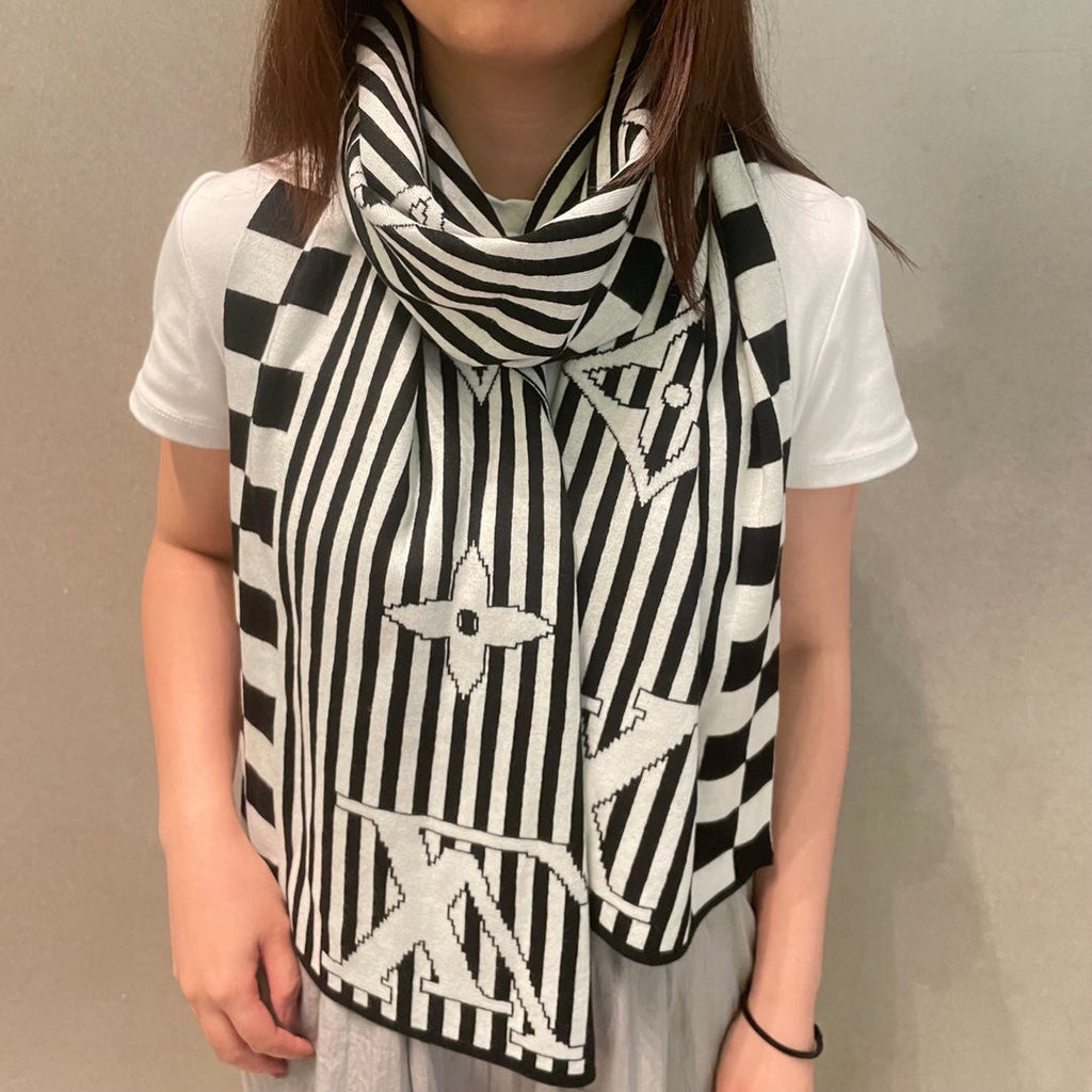 LOUIS VUITTON GRAPHICAL 180 CM SCARF IN WHITE MIX BLACK CASHMERE 388201