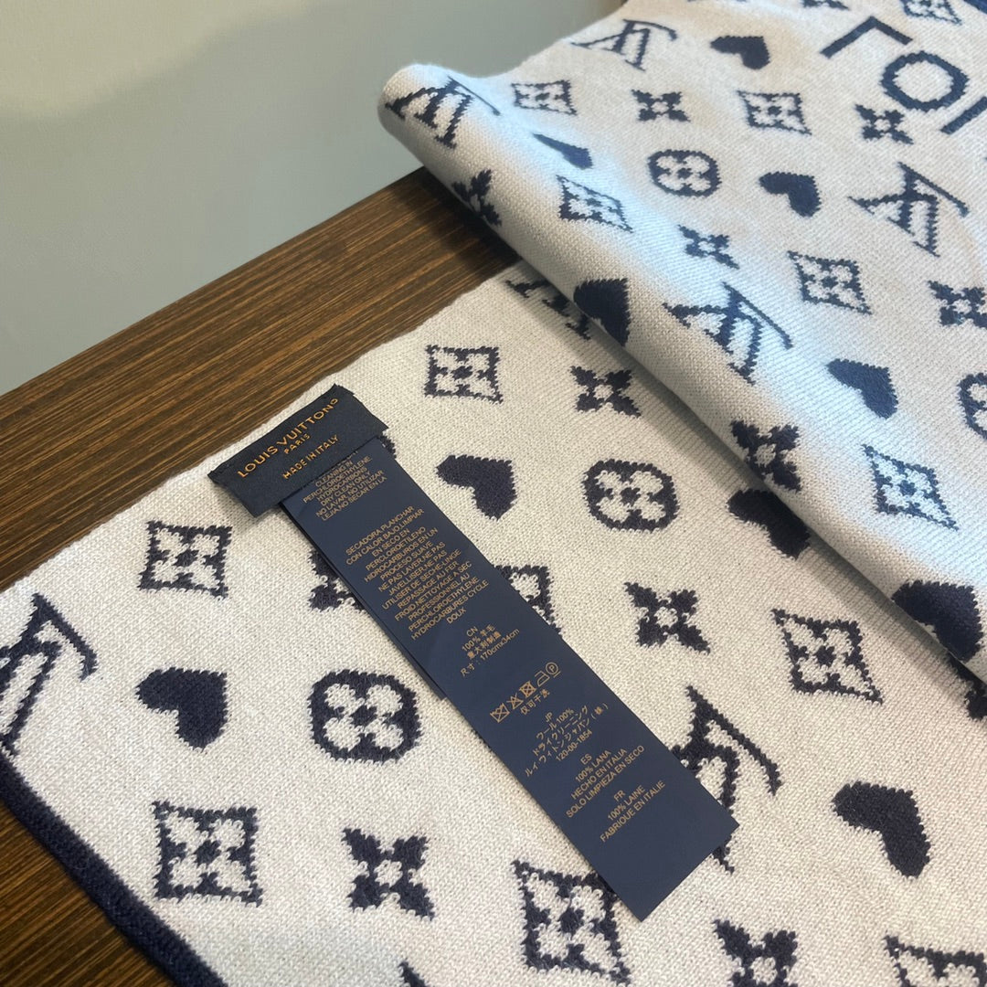 LOUIS VUITTON GAME ON SCARF 180 CM IN NAVY BLUE CASHMERE 394761