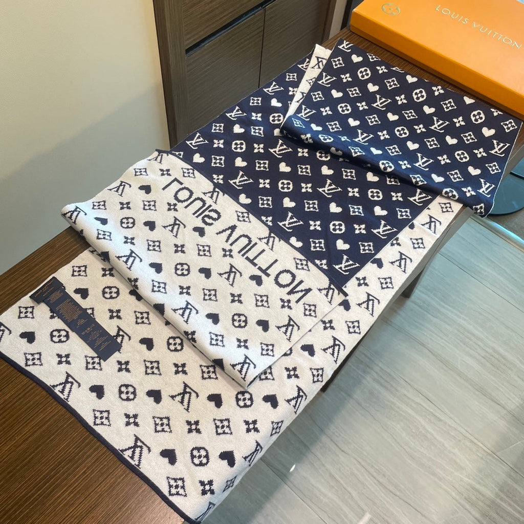 LOUIS VUITTON GAME ON SCARF 180 CM IN NAVY BLUE CASHMERE 394761