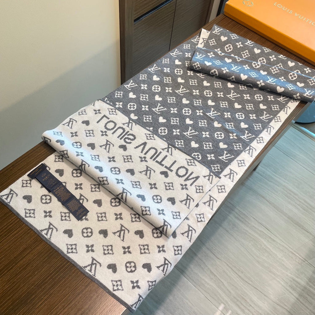 LOUIS VUITTON GAME ON SCARF 180 CM IN MOUSE GRAY CASHMERE 394762