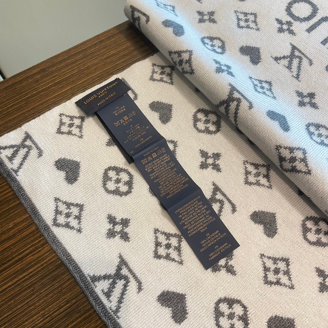 LOUIS VUITTON GAME ON SCARF 180 CM IN MOUSE GRAY CASHMERE 394762