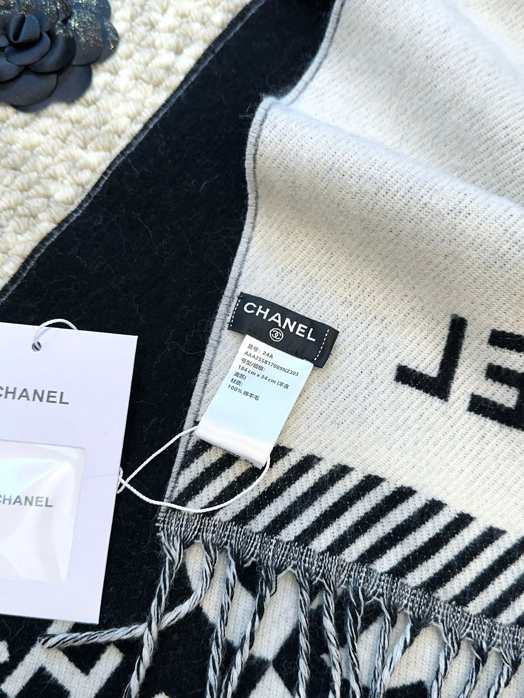 CHANEL SCARF 184 CM IN BLACK MIX WHITE MERINO WOOL 393120