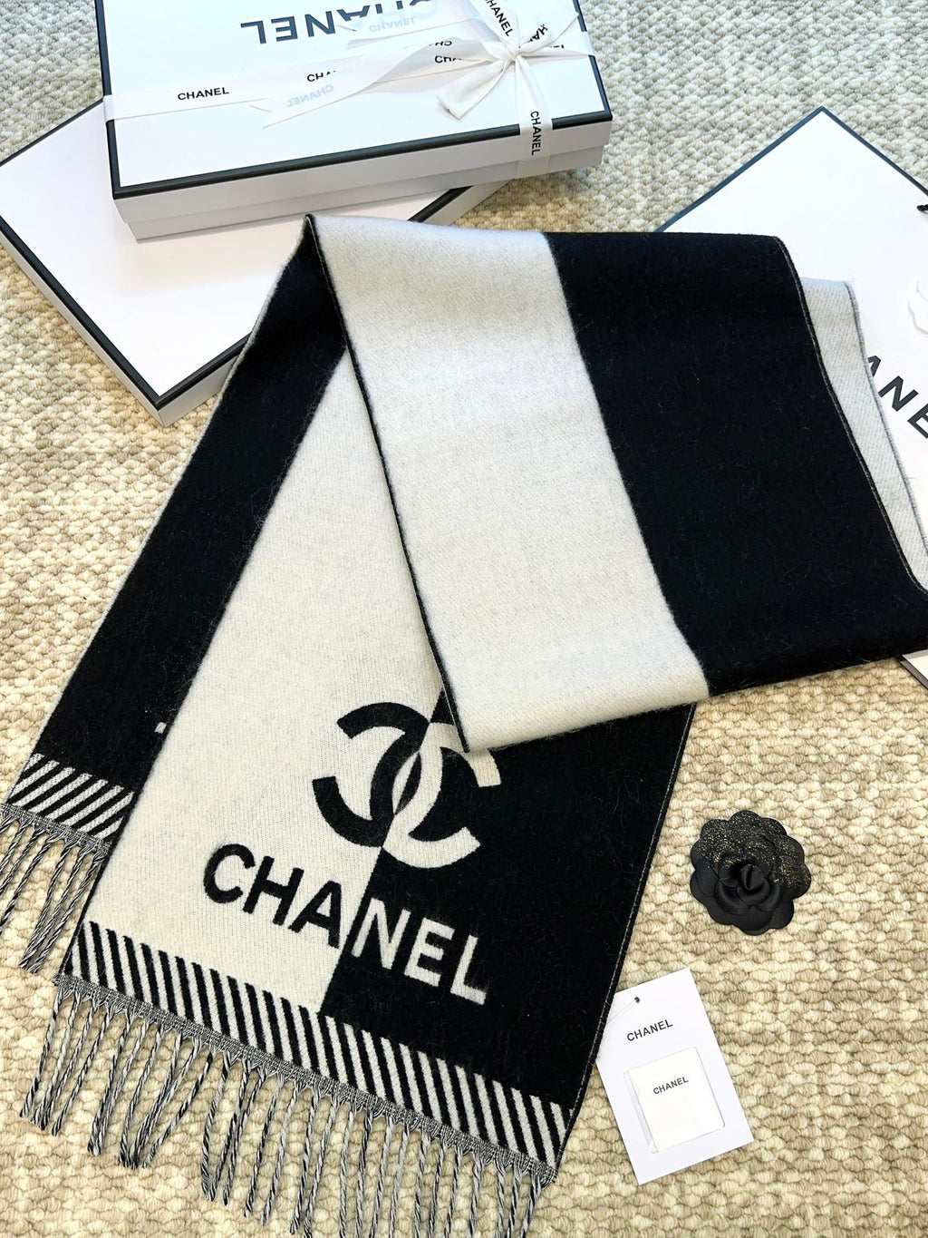 CHANEL SCARF 184 CM IN BLACK MIX WHITE MERINO WOOL 393120