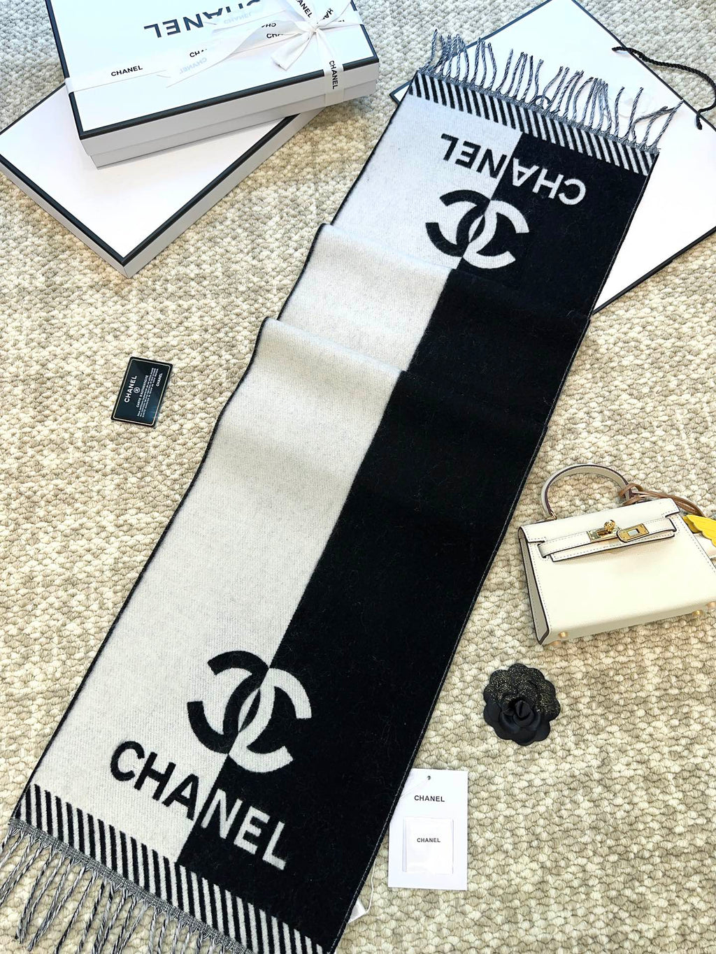 CHANEL SCARF 184 CM IN BLACK MIX WHITE MERINO WOOL 393120
