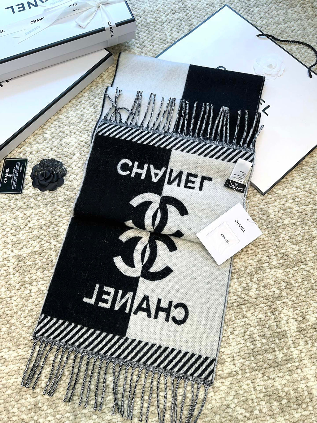 CHANEL SCARF 184 CM IN BLACK MIX WHITE MERINO WOOL 393120