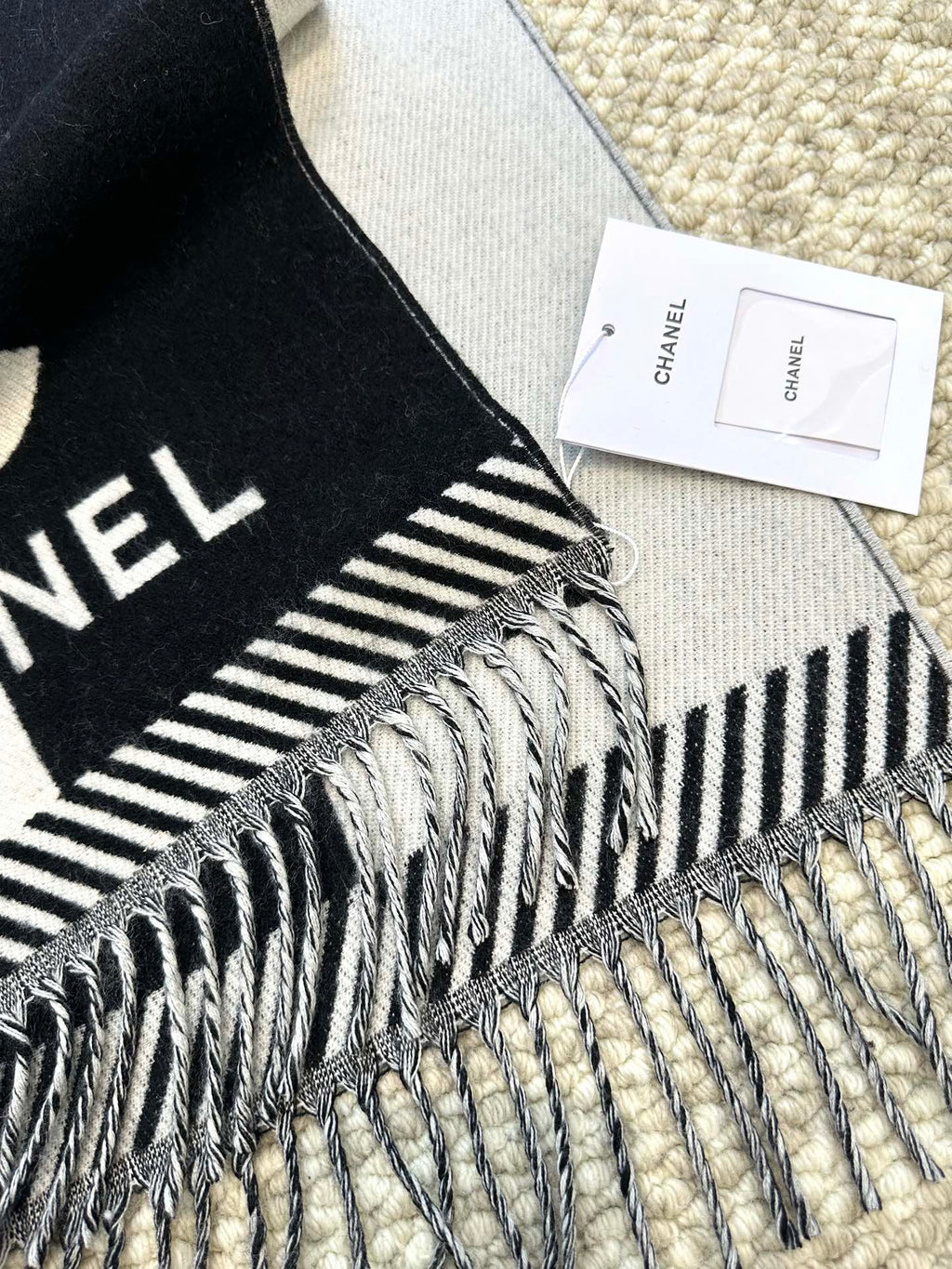 CHANEL SCARF 184 CM IN BLACK MIX WHITE MERINO WOOL 393120